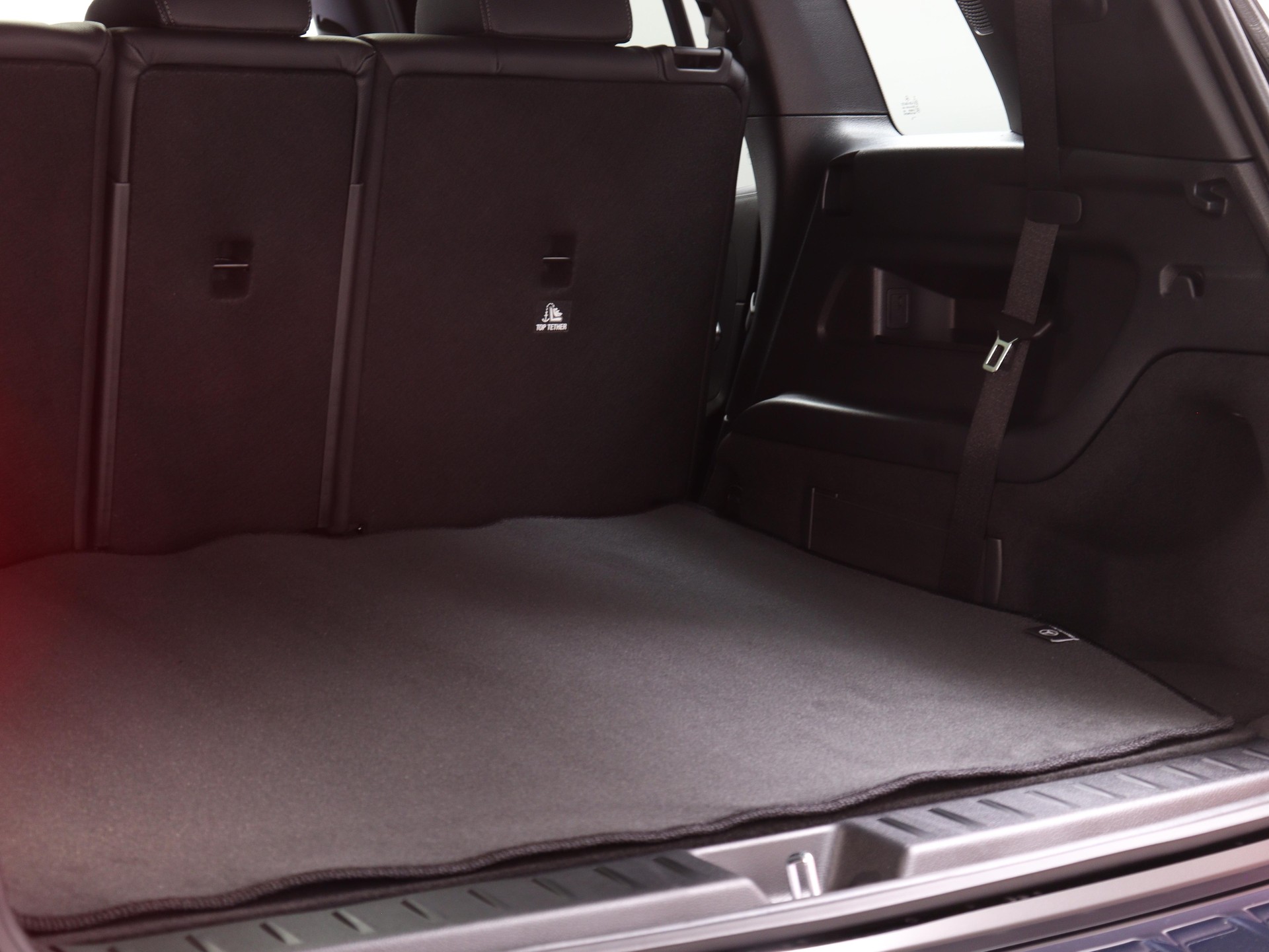 MERCEDES-BENZ EQB 350 Swiss Star AMG Line 4matic-image-7