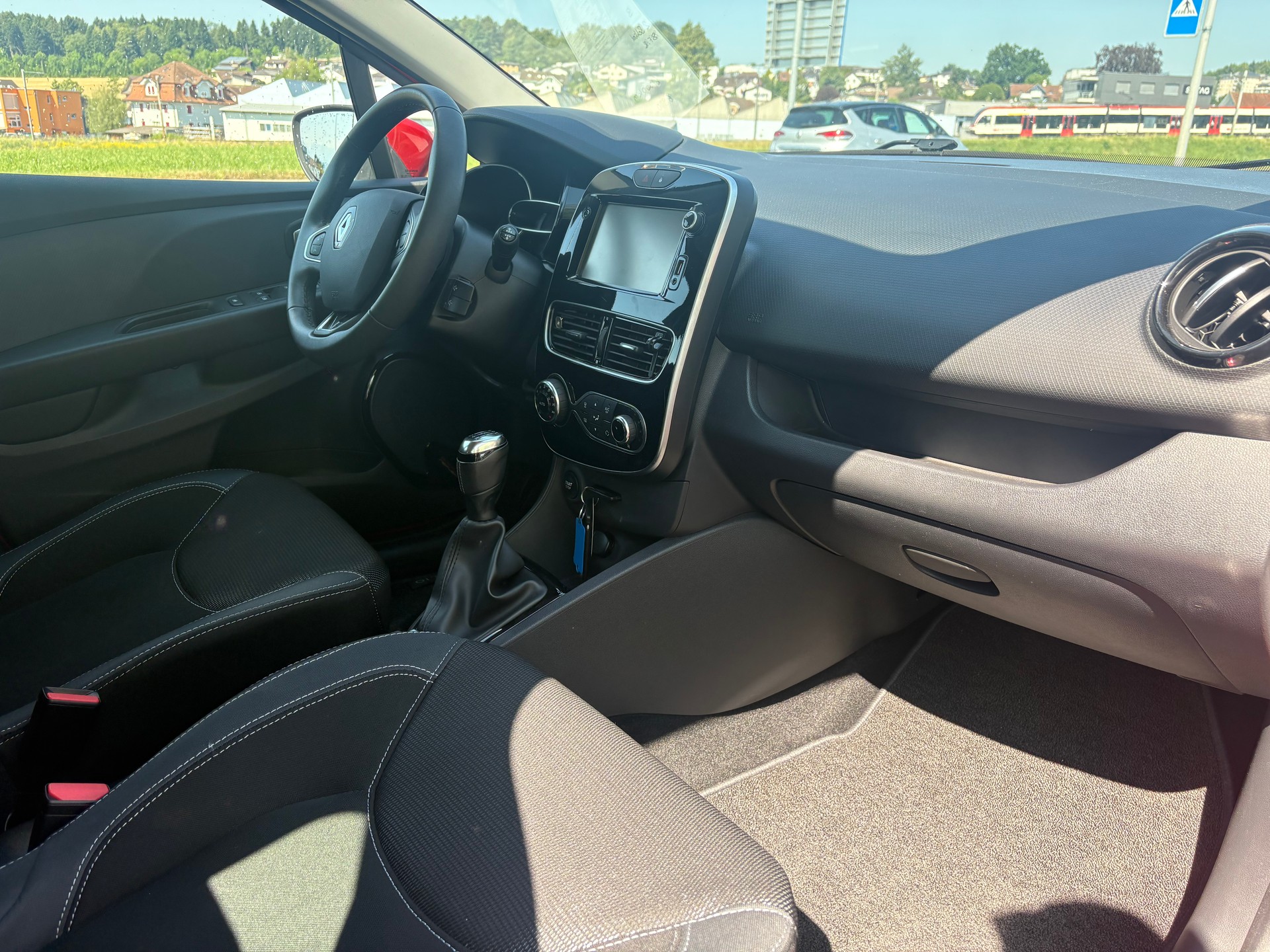 RENAULT Clio 0.9 12V Intens-image-9