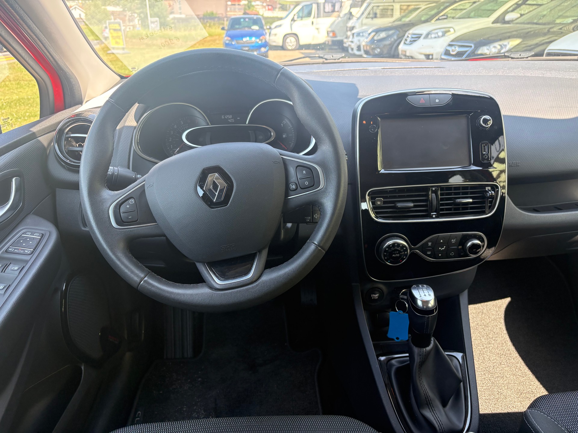 RENAULT Clio 0.9 12V Intens-image-12