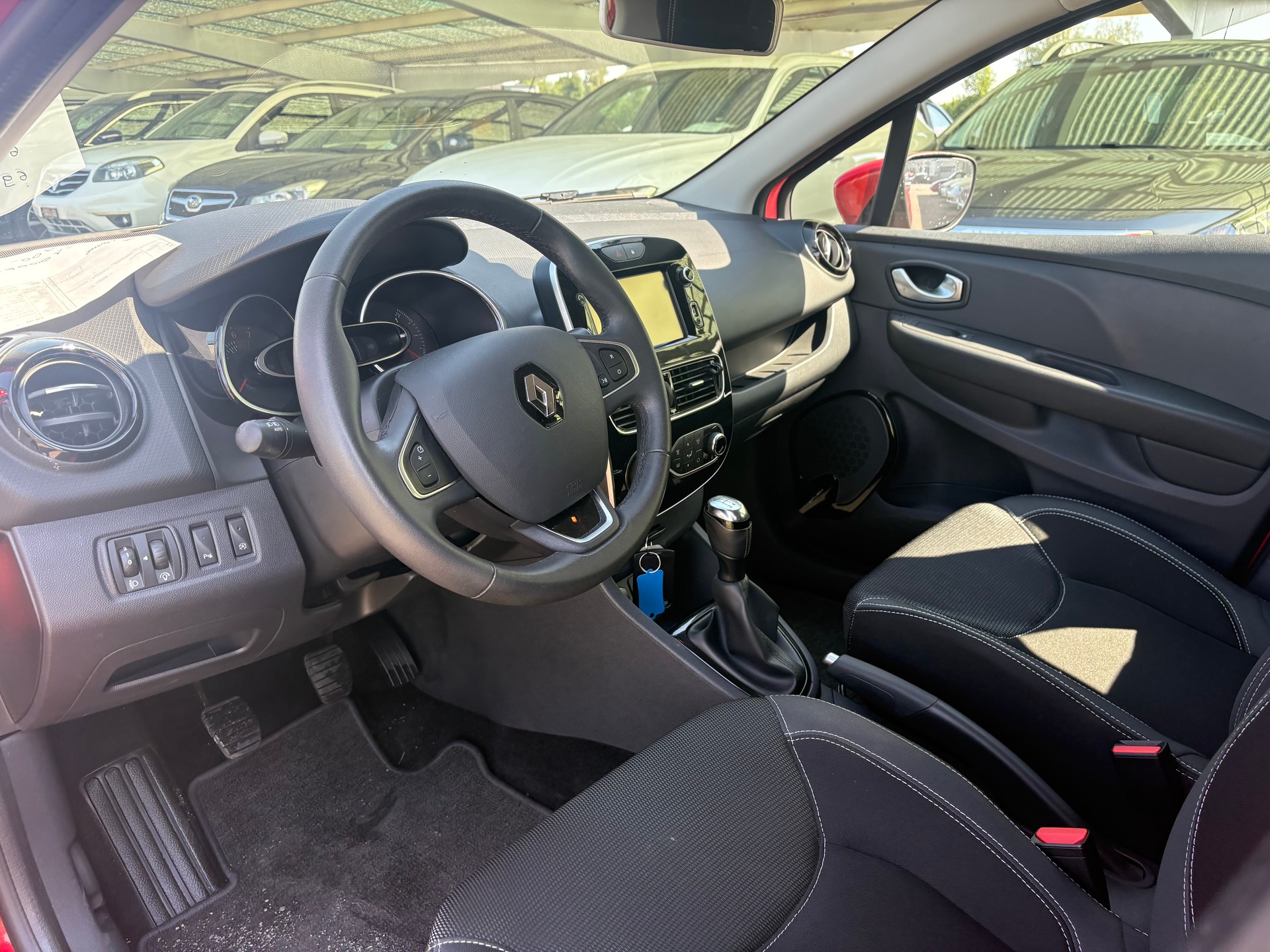 RENAULT Clio 0.9 12V Intens-image-6