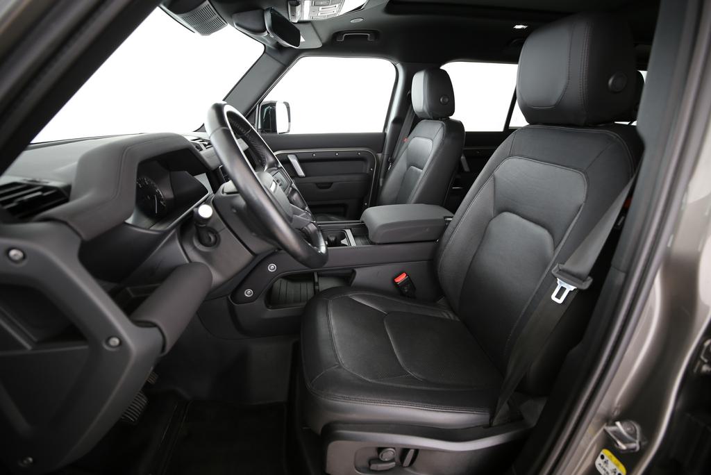 LAND ROVER Defender 110 3.0 D I6 250 X-Dynamic SE-image-3
