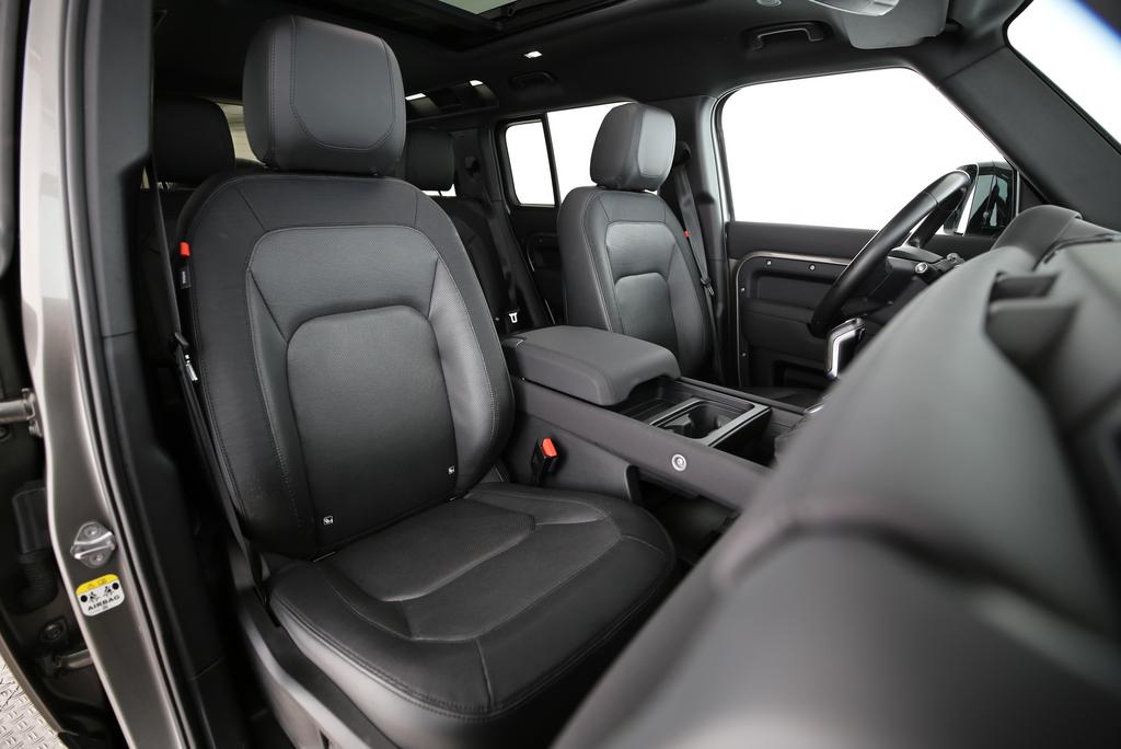 LAND ROVER Defender 110 3.0 D I6 250 X-Dynamic SE-image-10