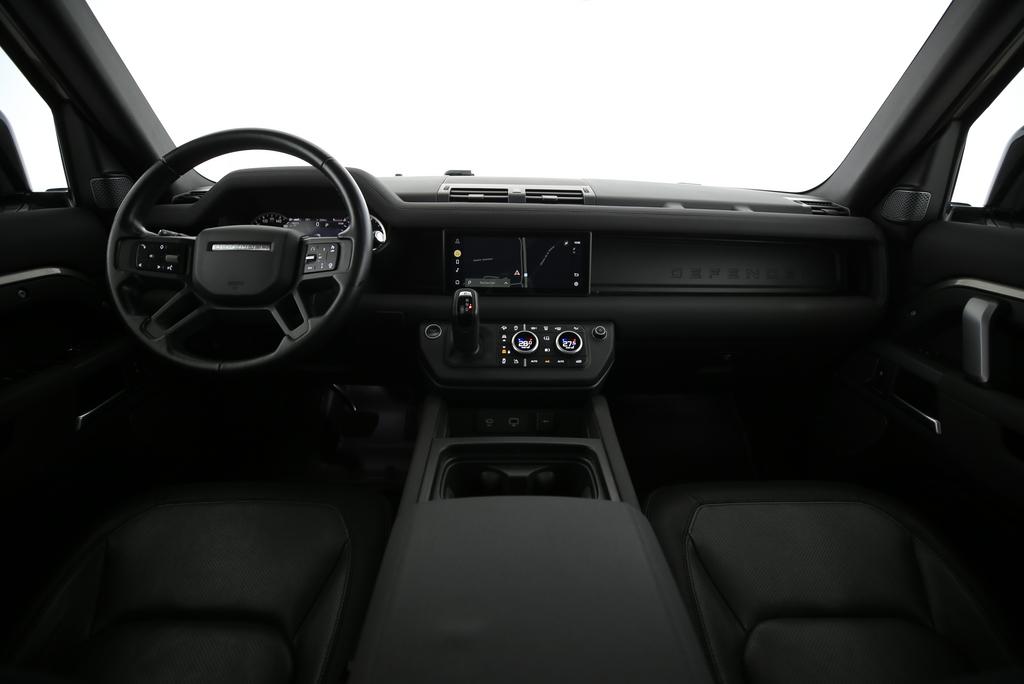 LAND ROVER Defender 110 3.0 D I6 250 X-Dynamic SE-image-4