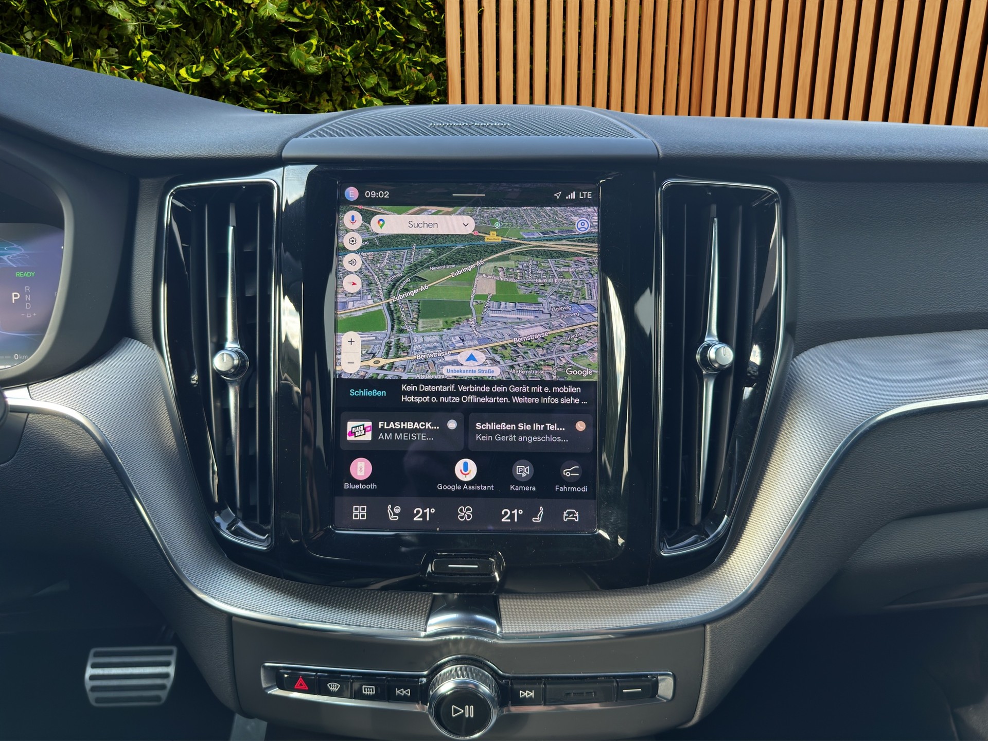 VOLVO XC60 2.0 T8 TE R-Design eAWD-image-11