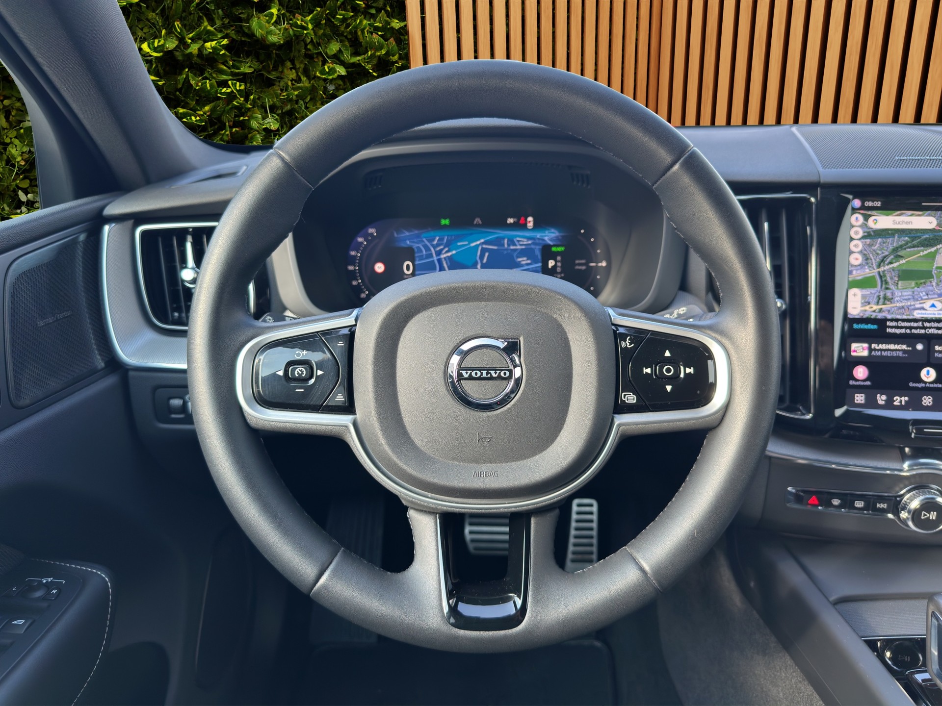VOLVO XC60 2.0 T8 TE R-Design eAWD-image-9