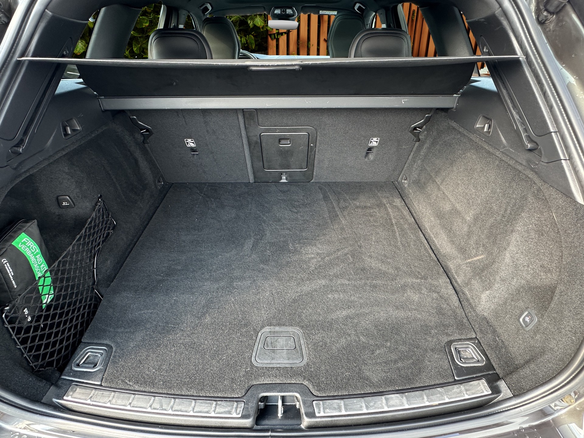 VOLVO XC60 2.0 T8 TE R-Design eAWD-image-14
