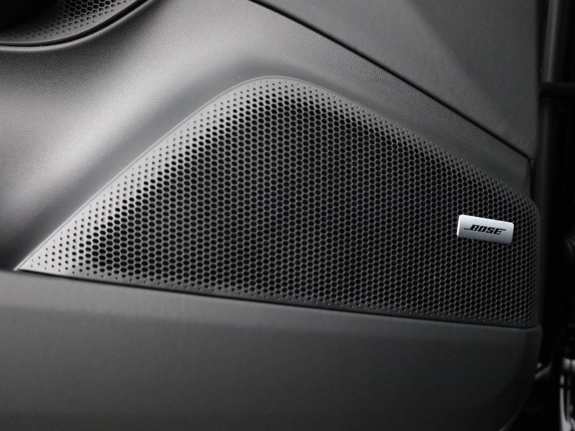 PORSCHE Macan Turbo-image-17