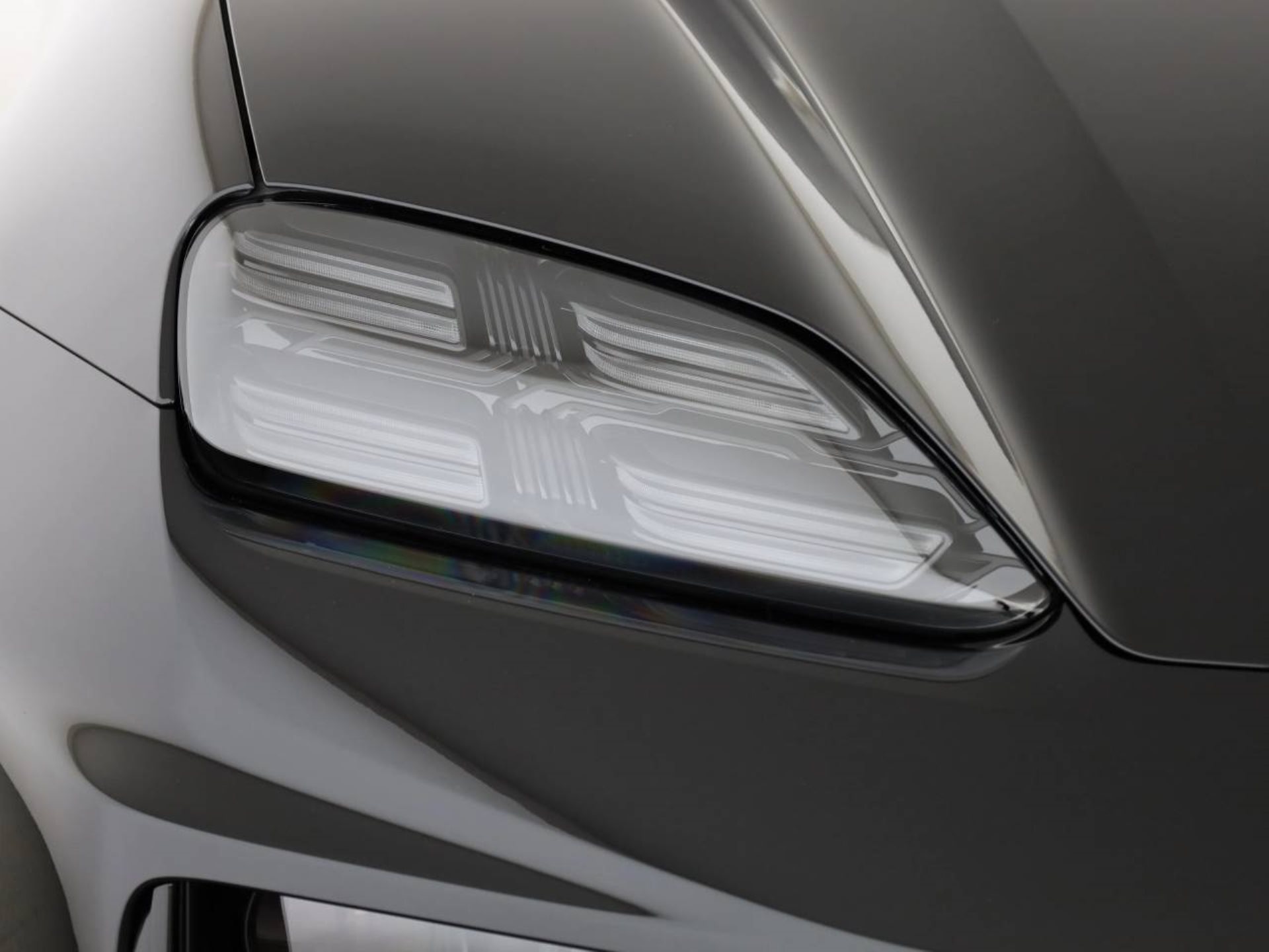 PORSCHE Macan Turbo-image-8