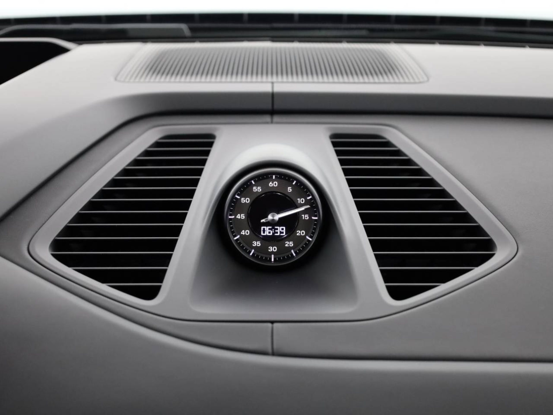 PORSCHE Macan Turbo-image-11