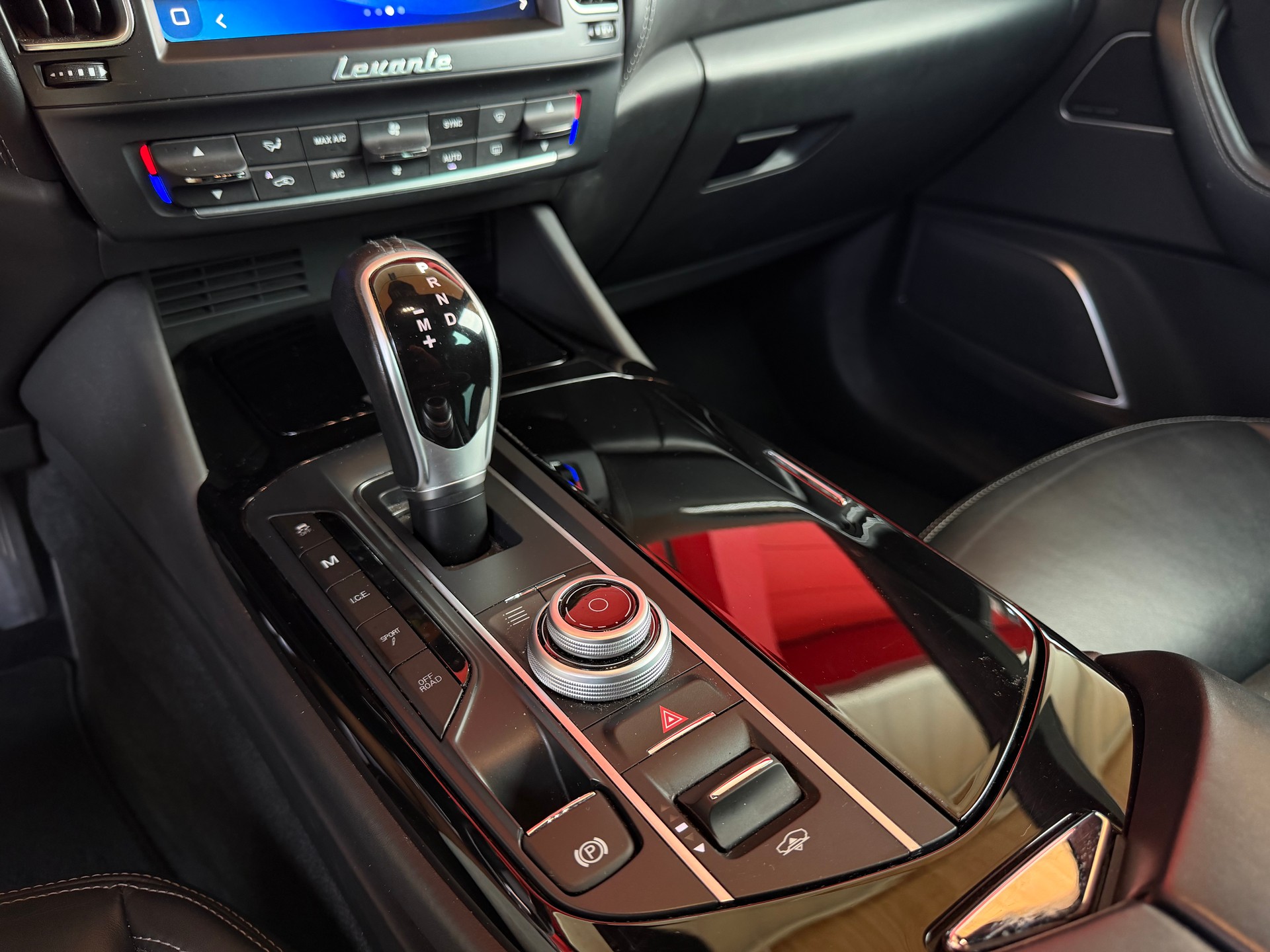 MASERATI Levante D 3.0 V6 Automatica *CH-Fahrzeug*-image-10