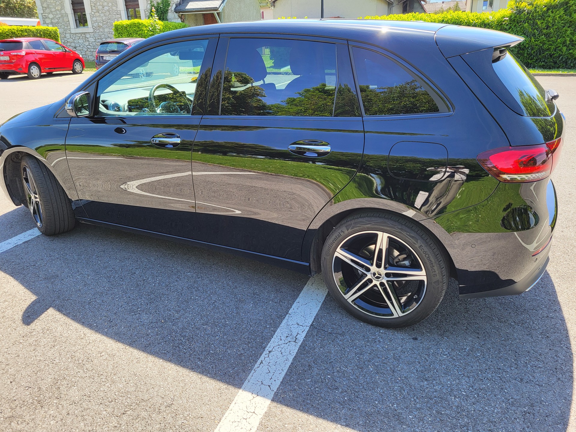 MERCEDES-BENZ B 200 d Night Star AMG Line-image-2