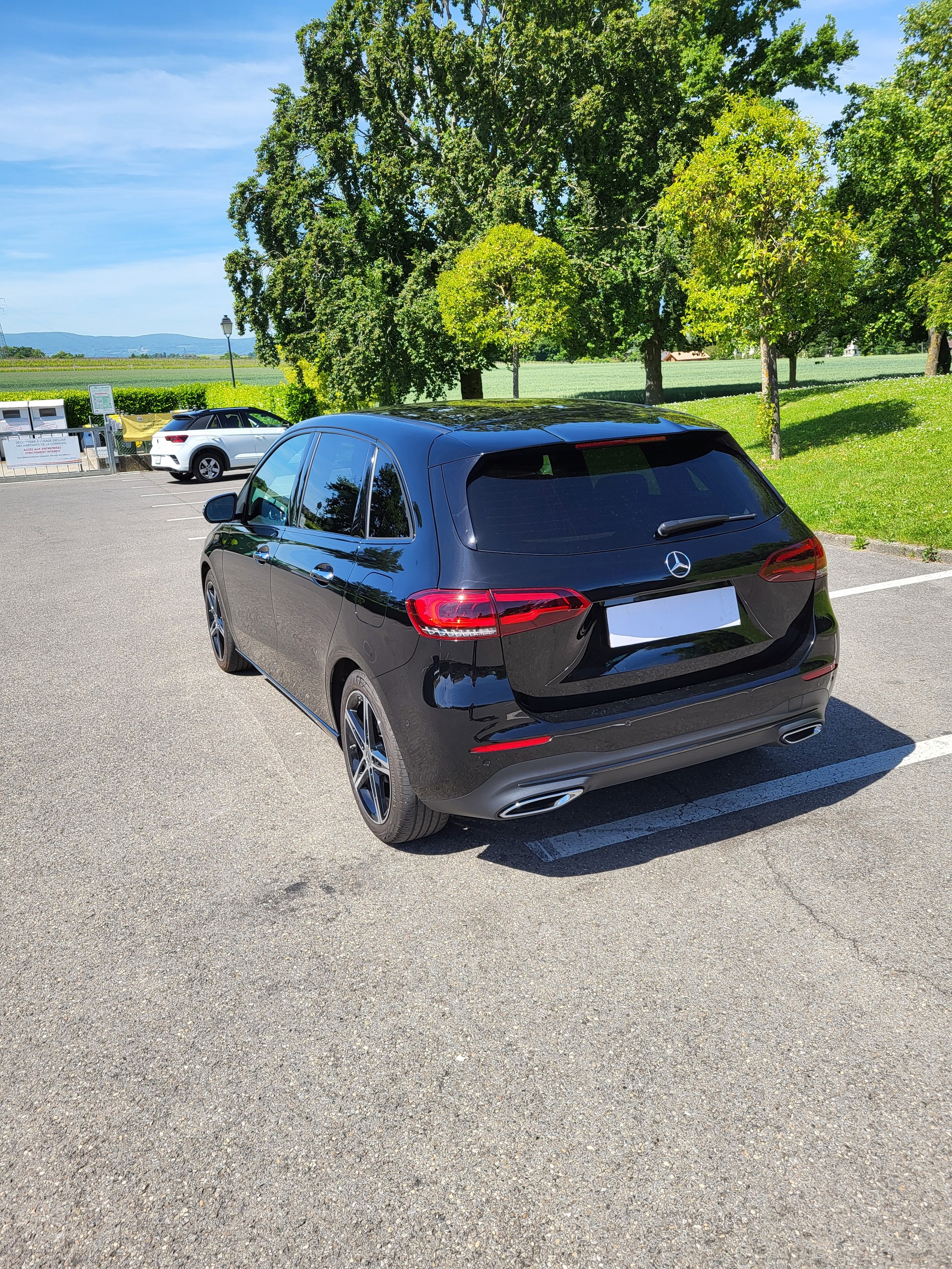 MERCEDES-BENZ B 200 d Night Star AMG Line-image-4