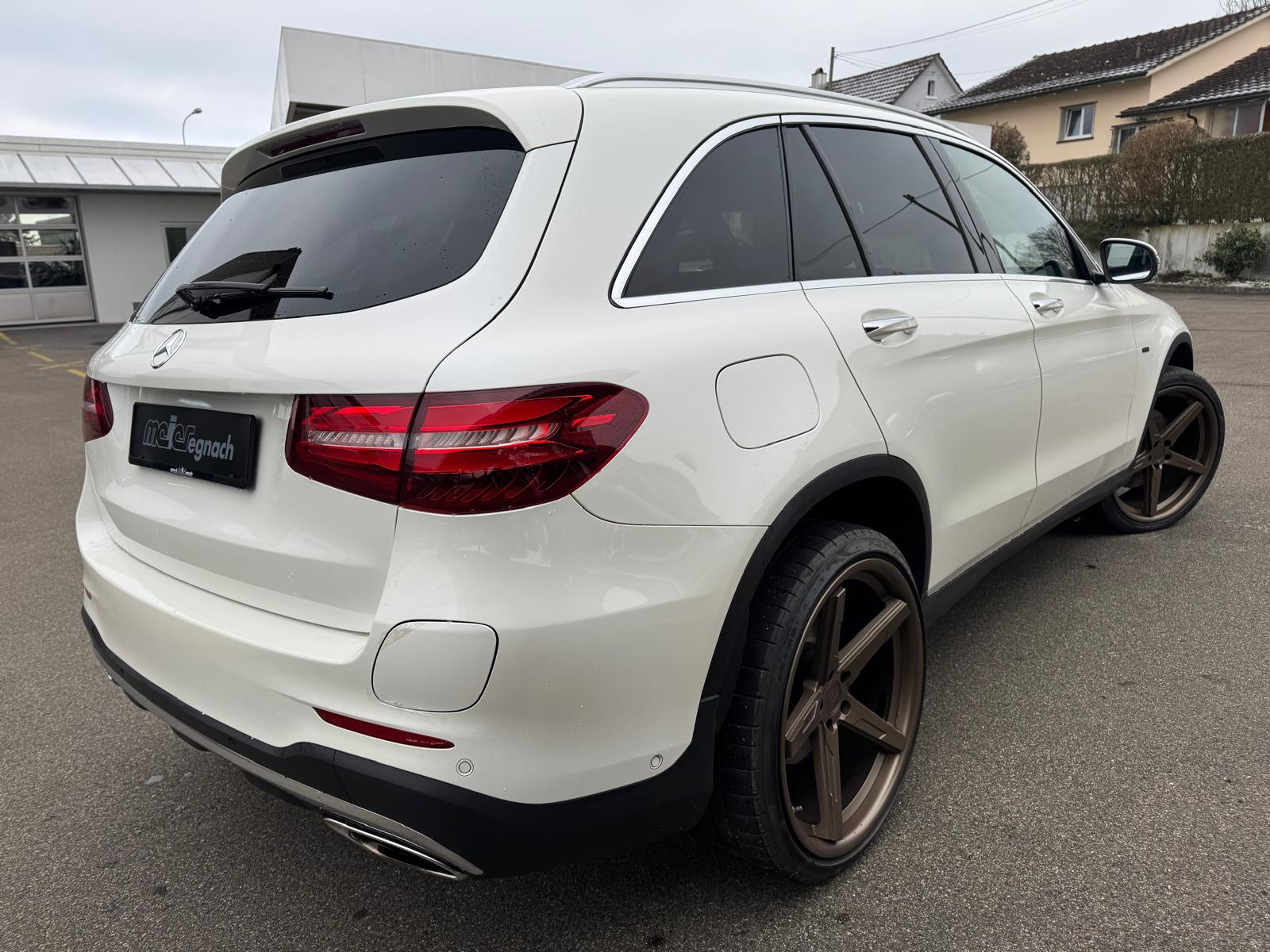 MERCEDES-BENZ GLC 350 e AMG Line 4Matic 7G-Tronic-image-8