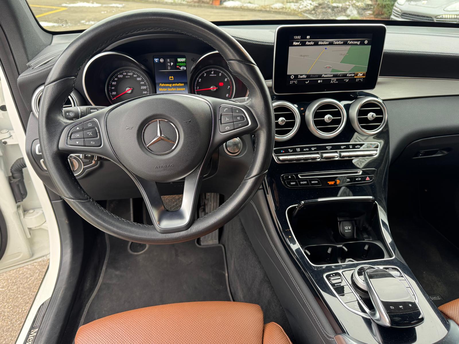MERCEDES-BENZ GLC 350 e AMG Line 4Matic 7G-Tronic-image-10