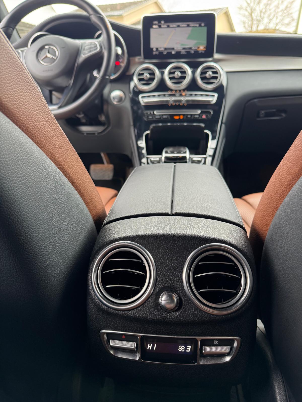 MERCEDES-BENZ GLC 350 e AMG Line 4Matic 7G-Tronic-image-11