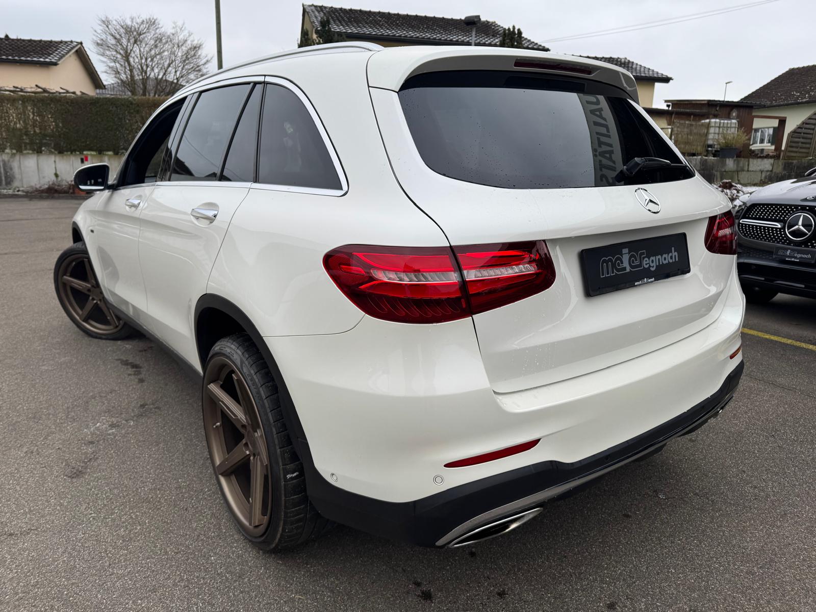 MERCEDES-BENZ GLC 350 e AMG Line 4Matic 7G-Tronic-image-5
