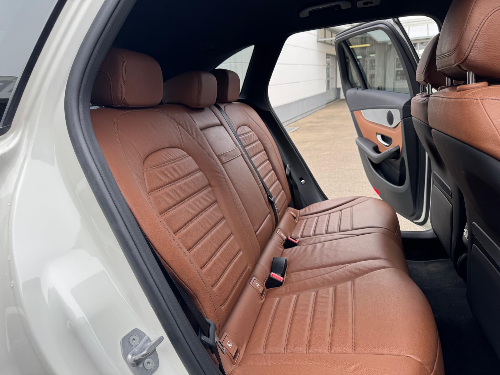 MERCEDES-BENZ GLC 350 e AMG Line 4Matic 7G-Tronic-image-15