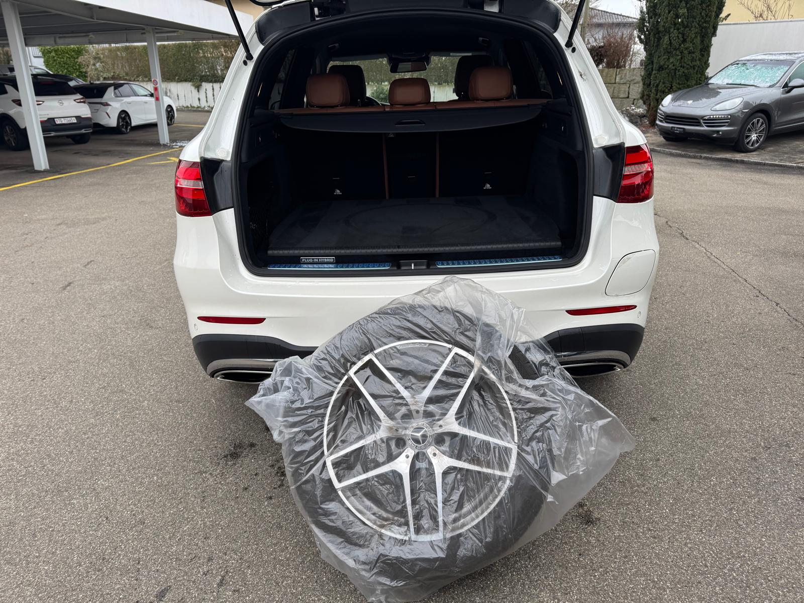 MERCEDES-BENZ GLC 350 e AMG Line 4Matic 7G-Tronic-image-7