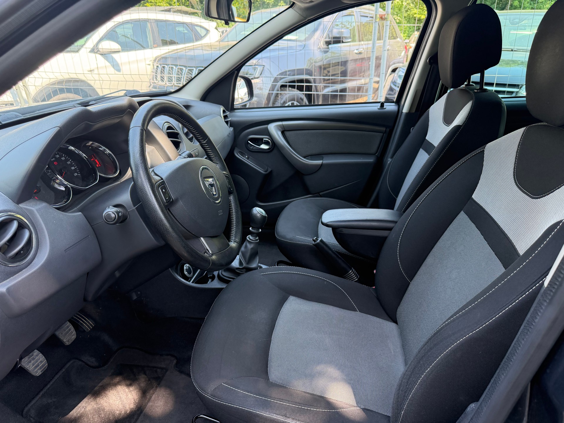 DACIA Duster 1.5 dCi Lauréate 4x4-image-6