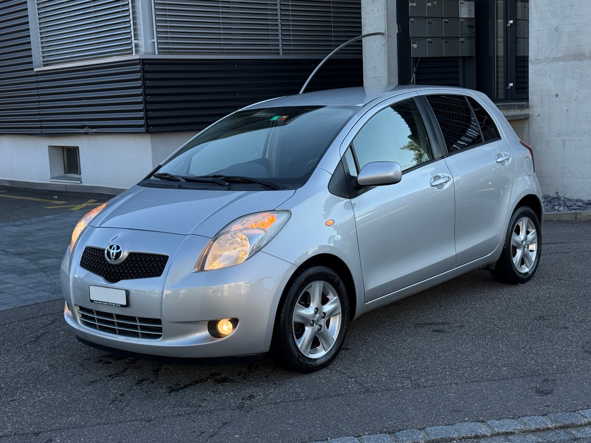 TOYOTA Yaris 1.3 Linea Sol-image-0