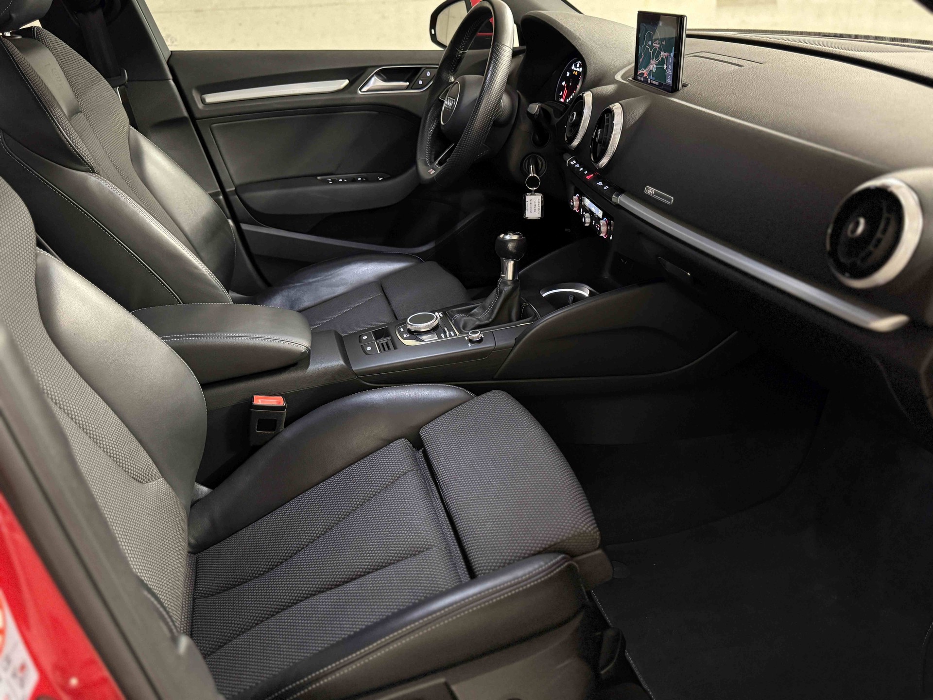 AUDI A3 Sportback 1.5 TFSI Sport-image-11
