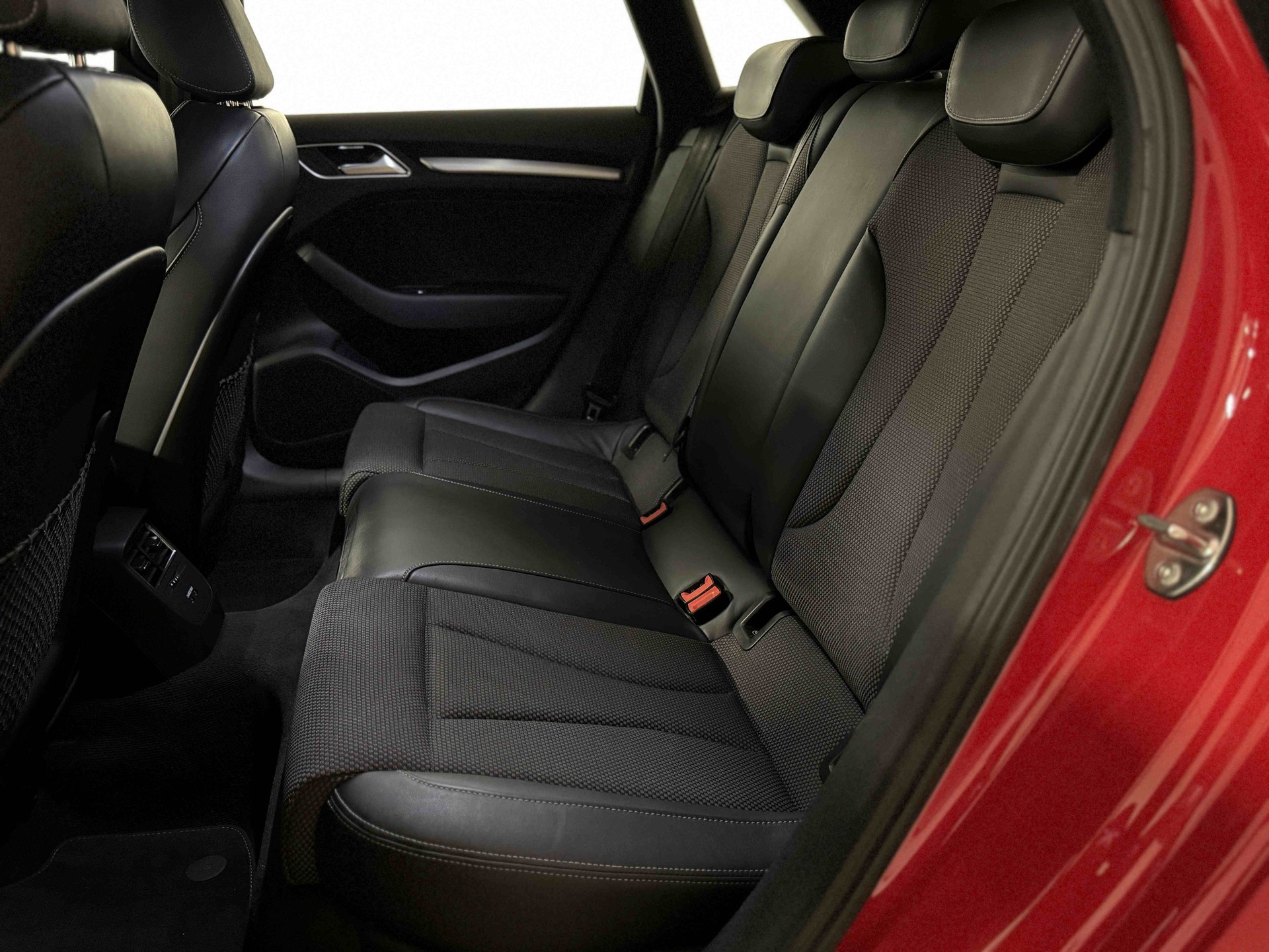 AUDI A3 Sportback 1.5 TFSI Sport-image-12