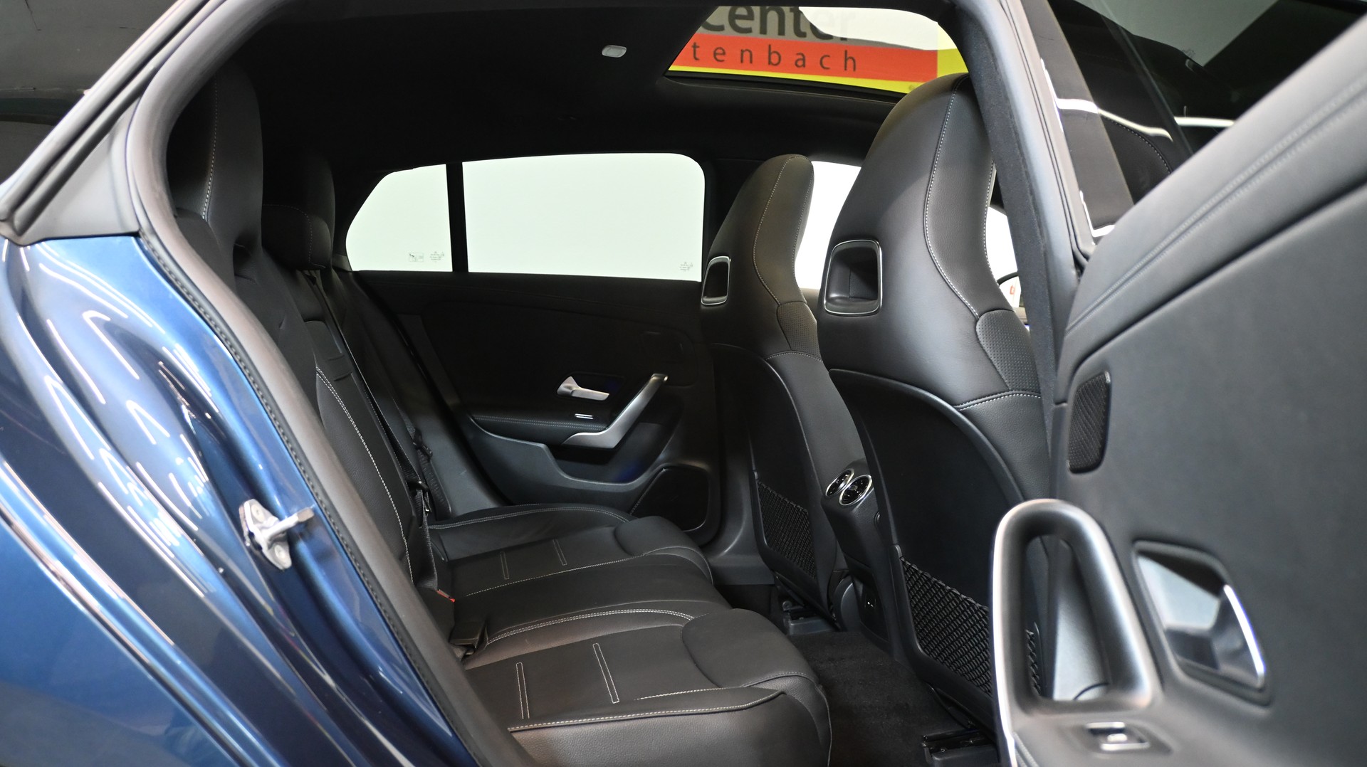 MERCEDES-BENZ CLA Shooting Brake 220 d 4Matic AMG Line-image-6