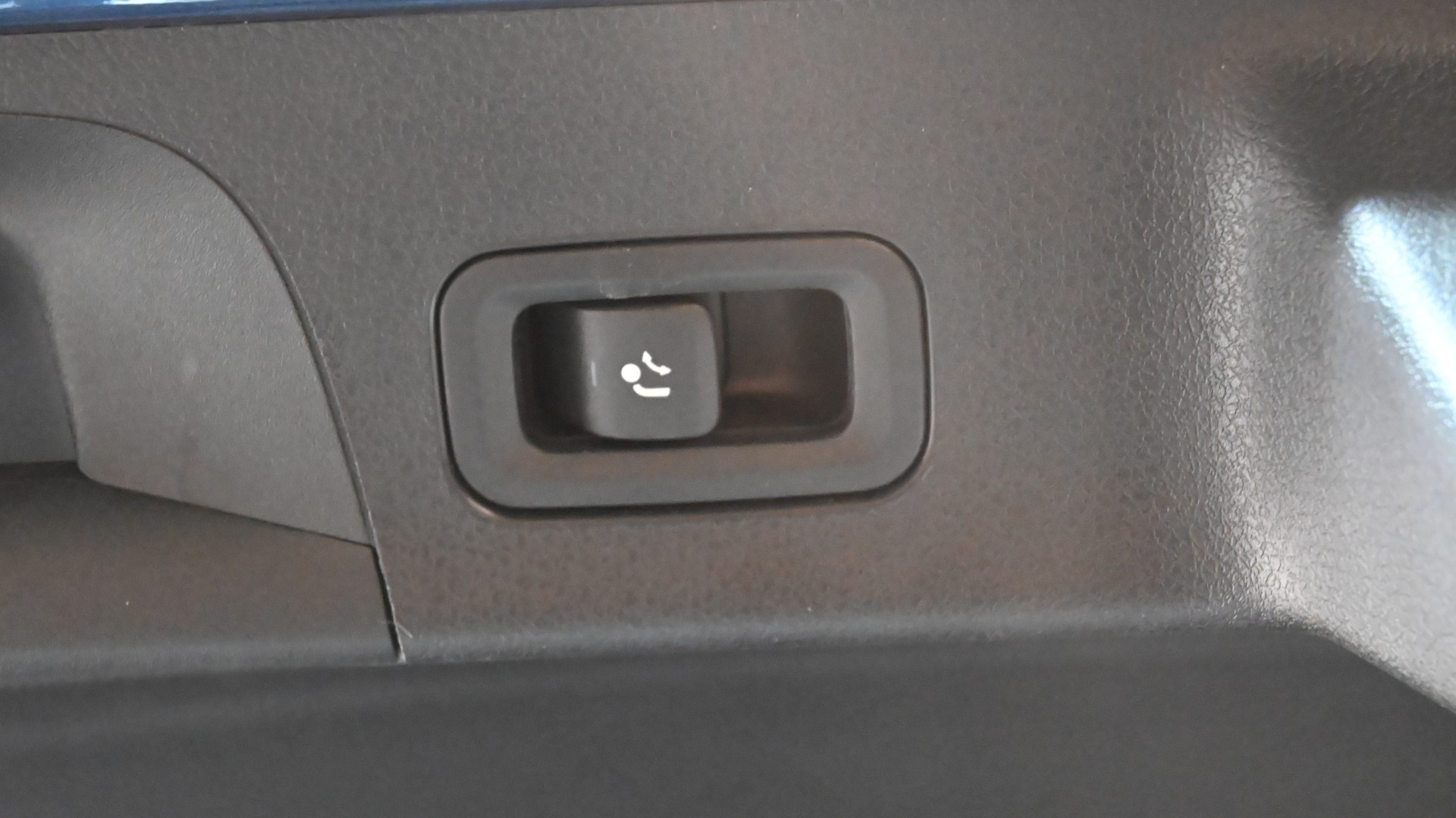 MERCEDES-BENZ CLA Shooting Brake 220 d 4Matic AMG Line-image-9