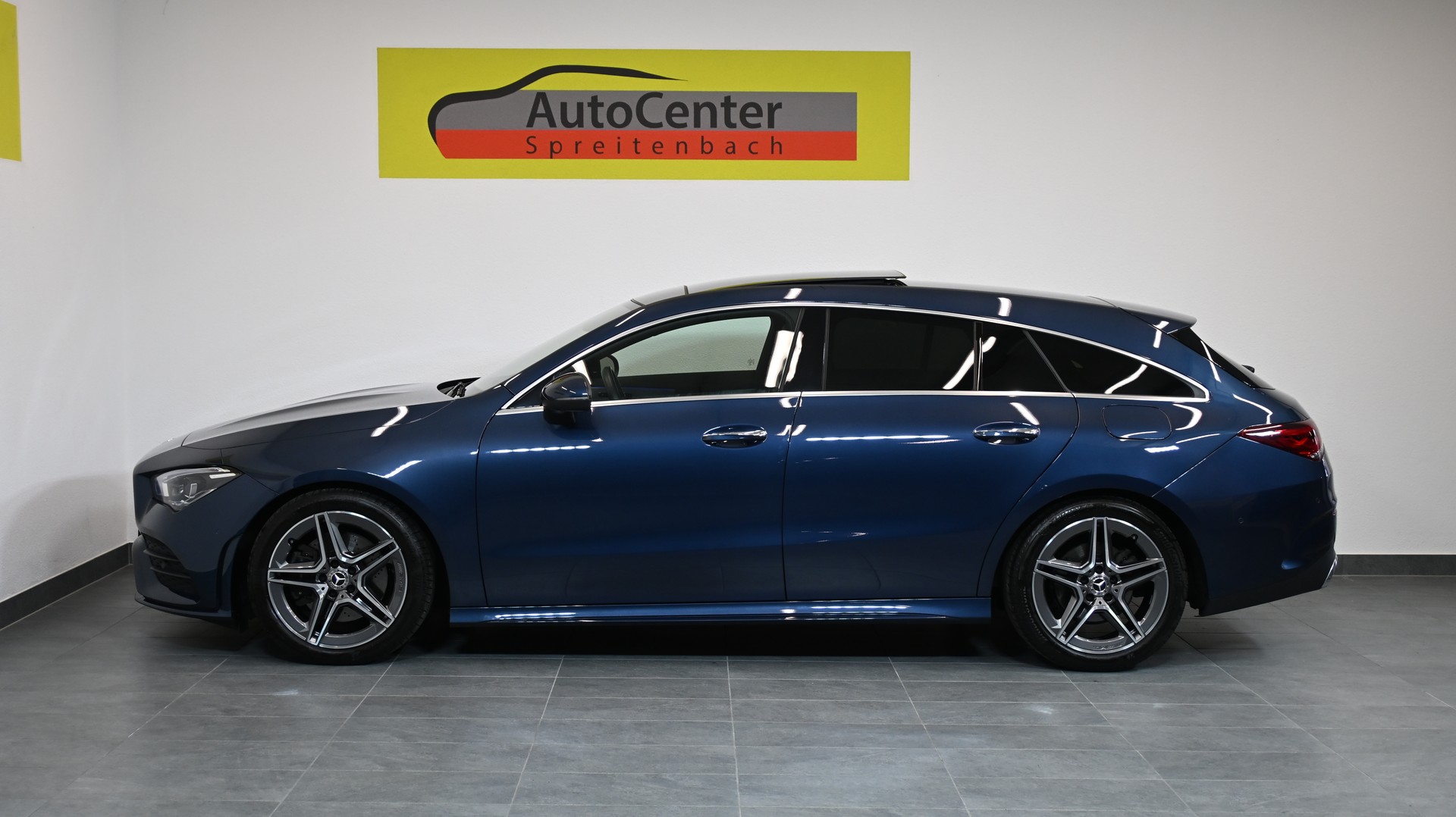 MERCEDES-BENZ CLA Shooting Brake 220 d 4Matic AMG Line-image-13