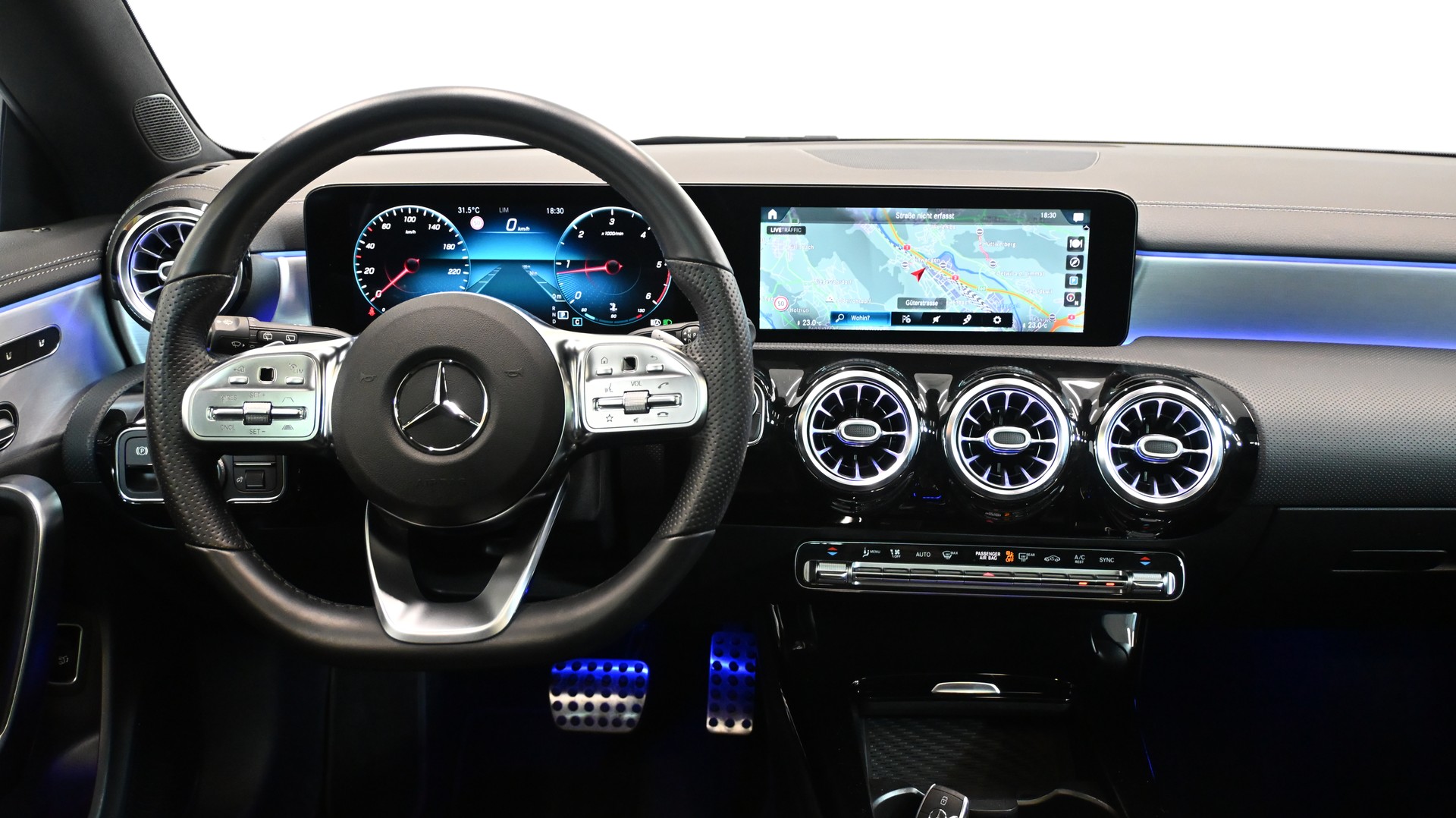 MERCEDES-BENZ CLA Shooting Brake 220 d 4Matic AMG Line-image-5