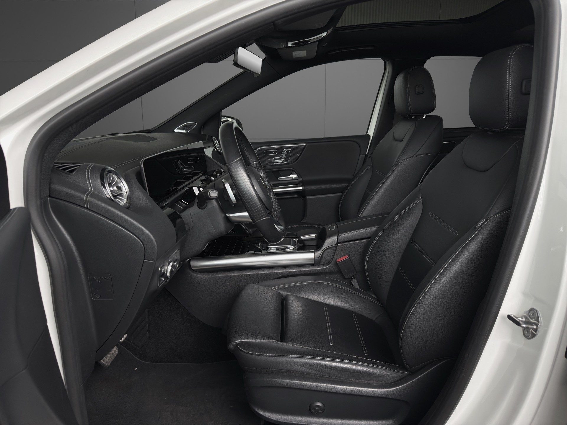 MERCEDES-BENZ B 250 4Matic AMG Line-image-6
