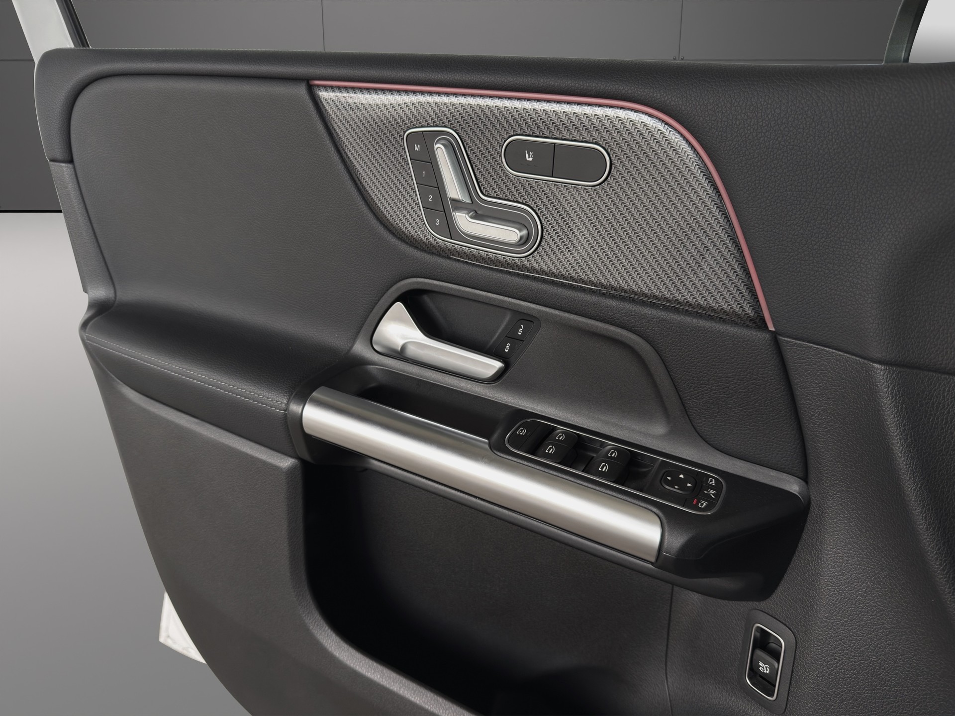 MERCEDES-BENZ B 250 4Matic AMG Line-image-17