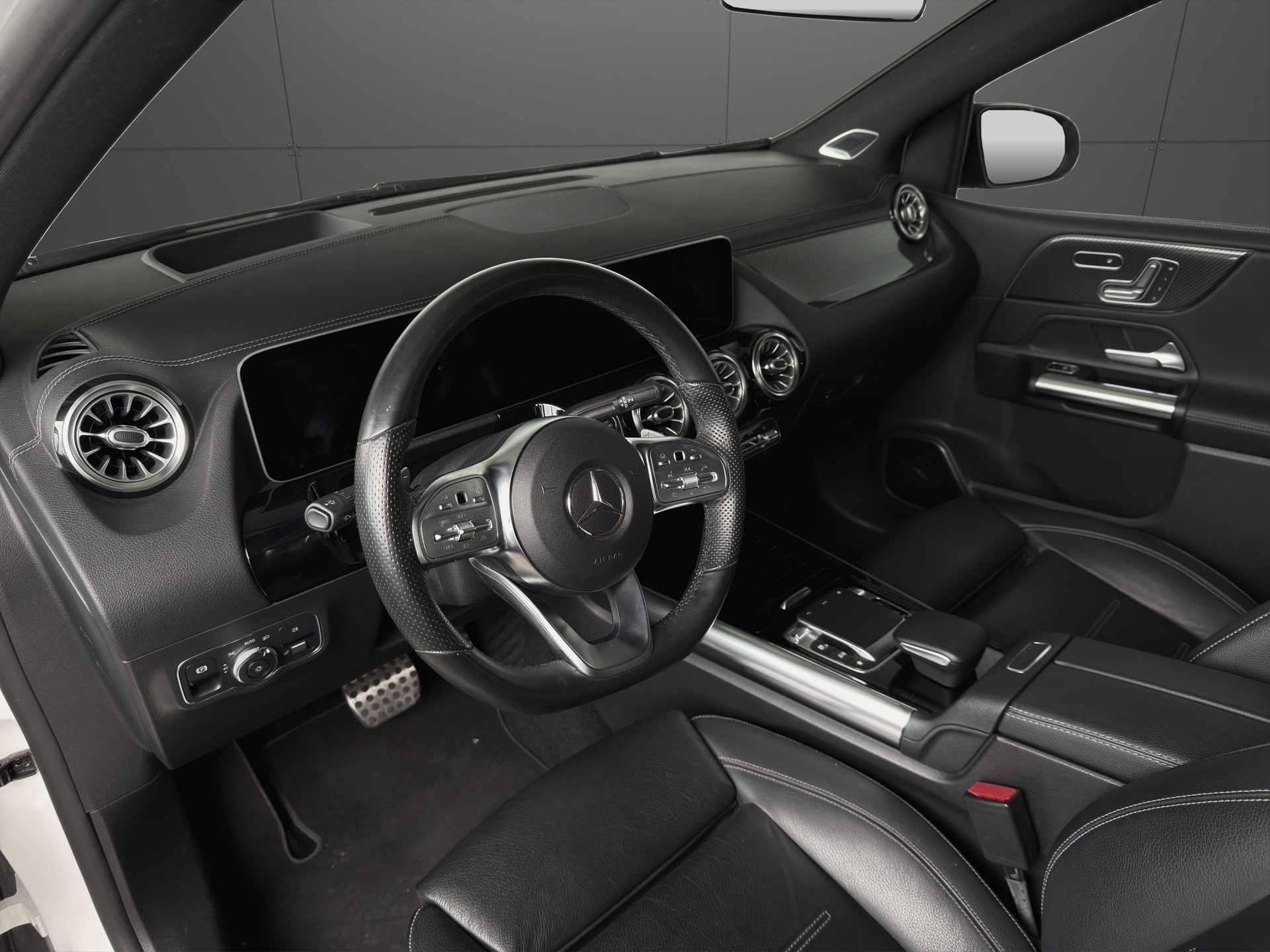 MERCEDES-BENZ B 250 4Matic AMG Line-image-7