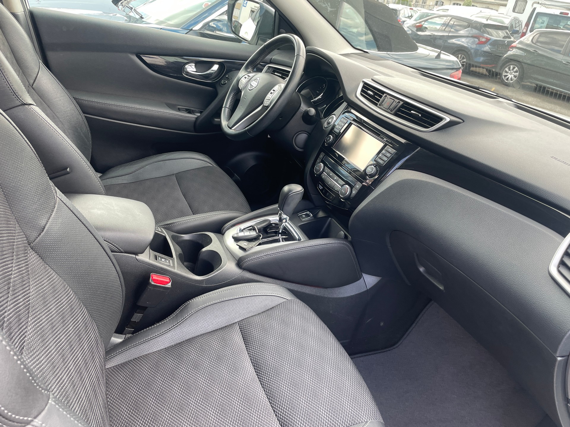 NISSAN Qashqai 1.6 dCi 360° Xtronic CVT-image-10