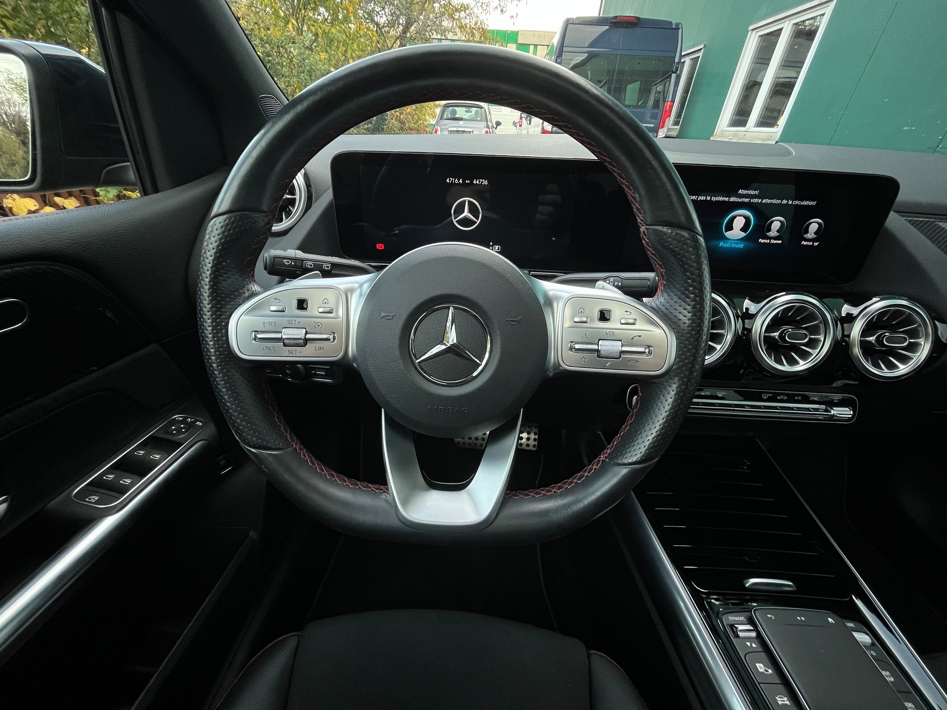 MERCEDES-BENZ B 200 4Matic AMG Line-image-9