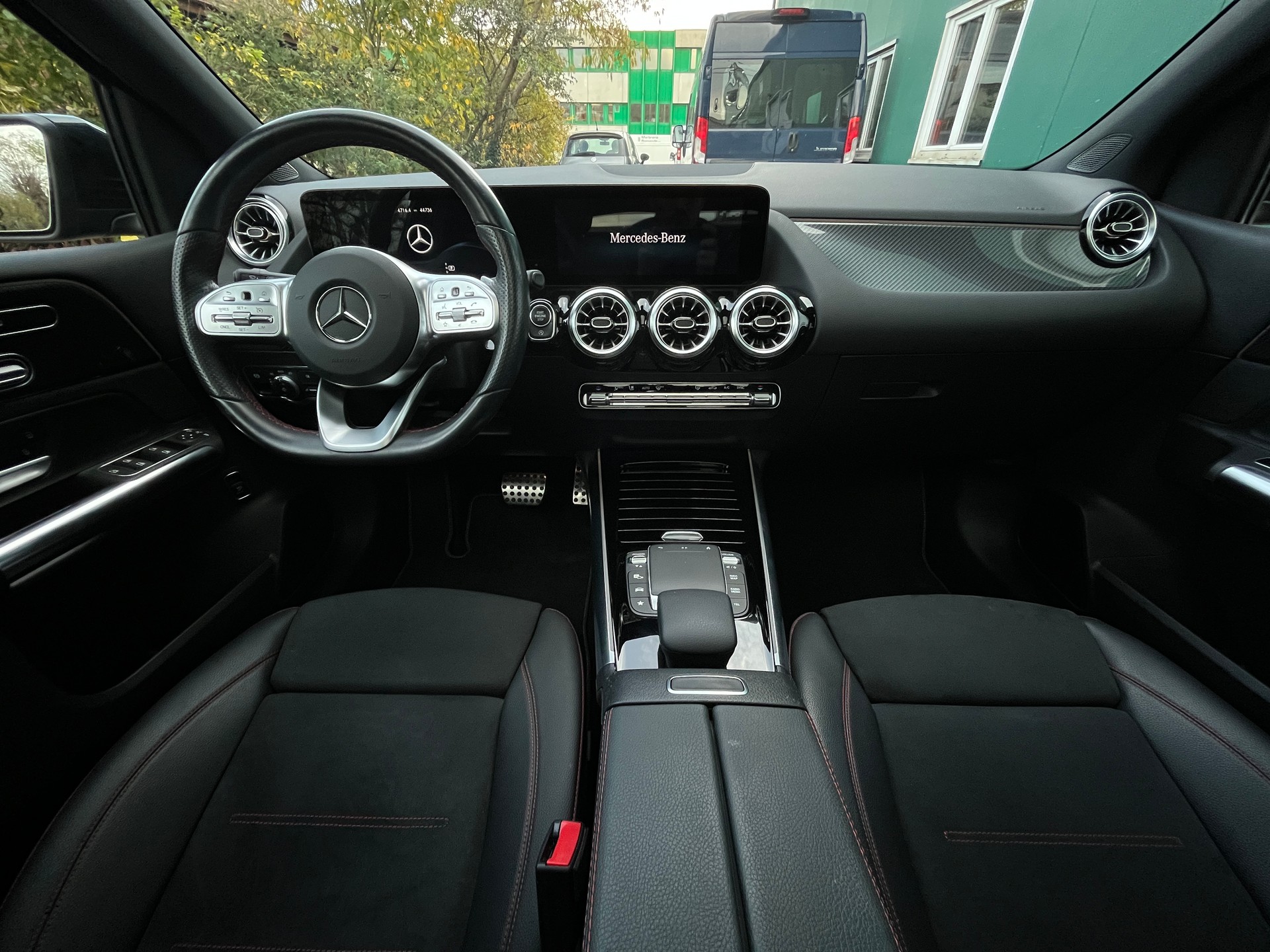 MERCEDES-BENZ B 200 4Matic AMG Line-image-8