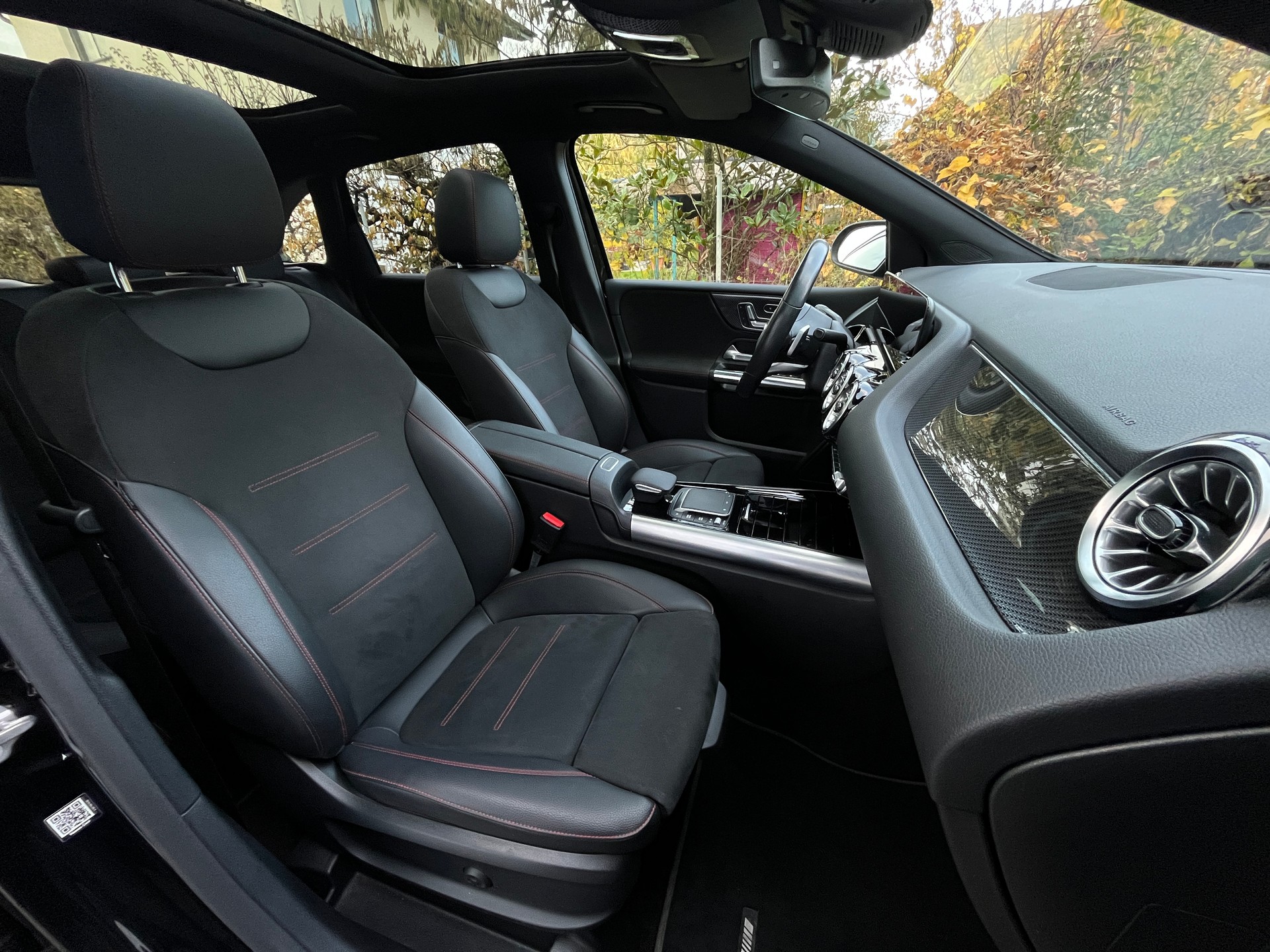 MERCEDES-BENZ B 200 4Matic AMG Line-image-7