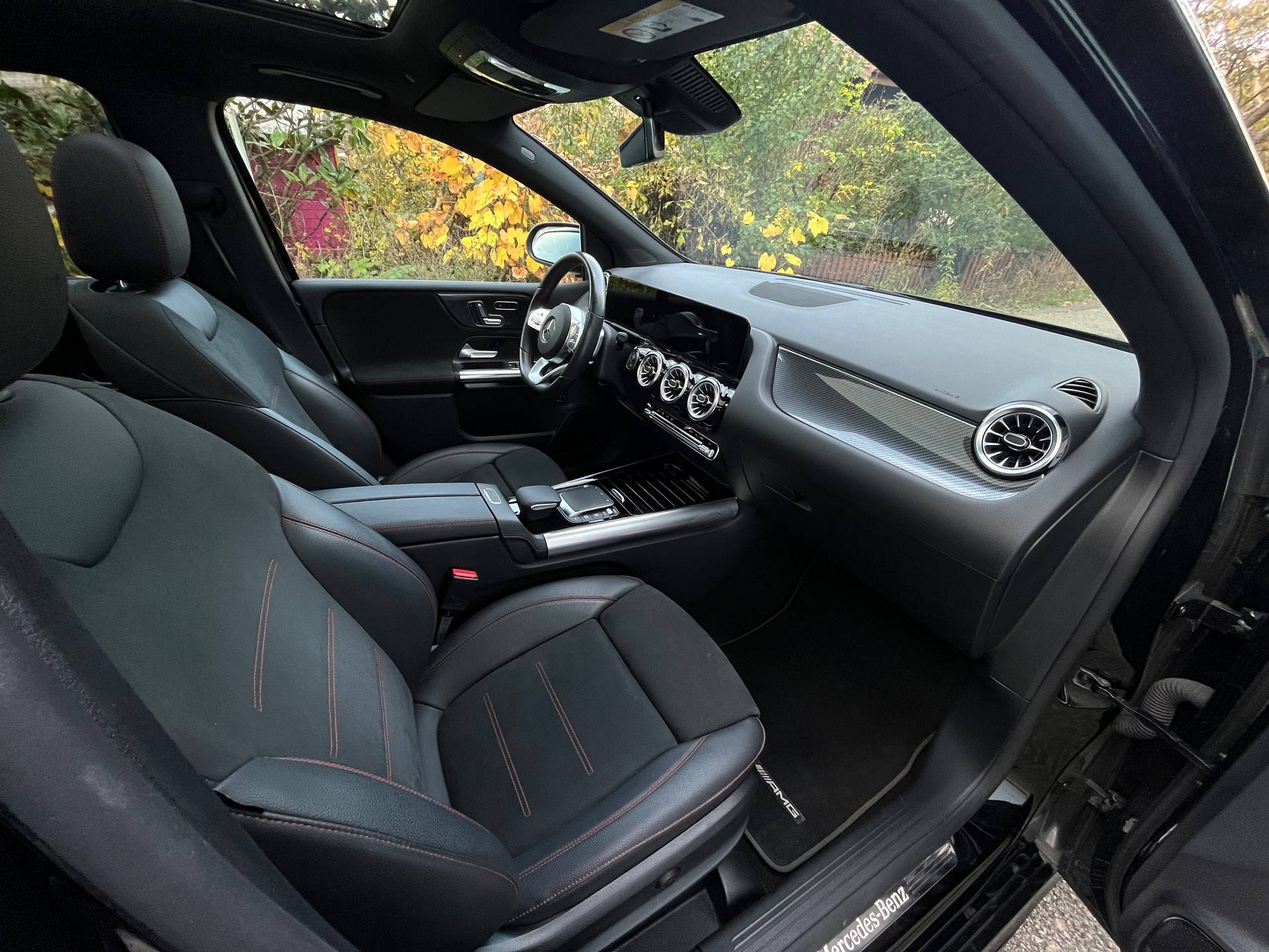 MERCEDES-BENZ B 200 4Matic AMG Line-image-6