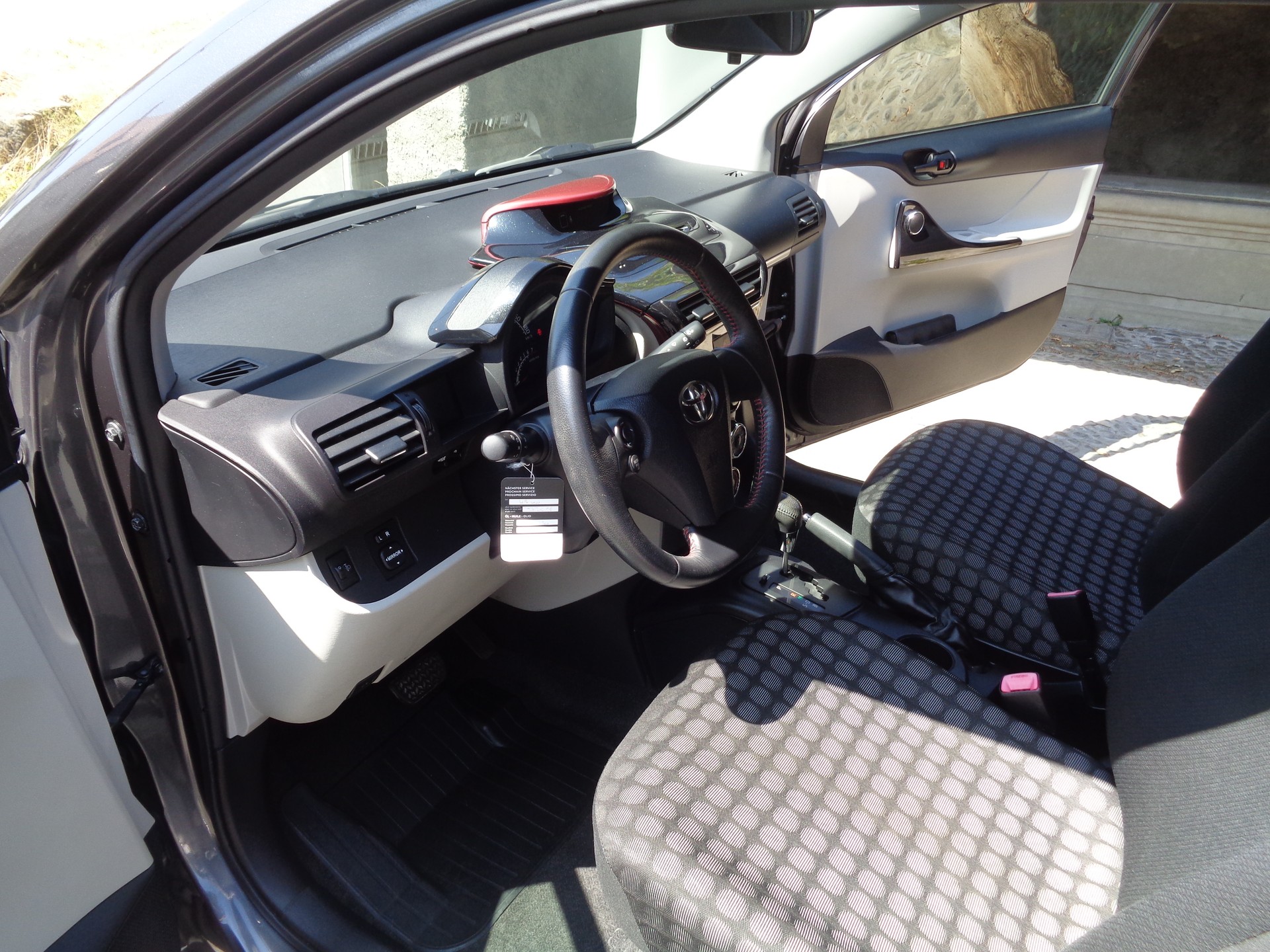 TOYOTA iQ 1.0 VVT-i Linea Luna Multidrive-image-9