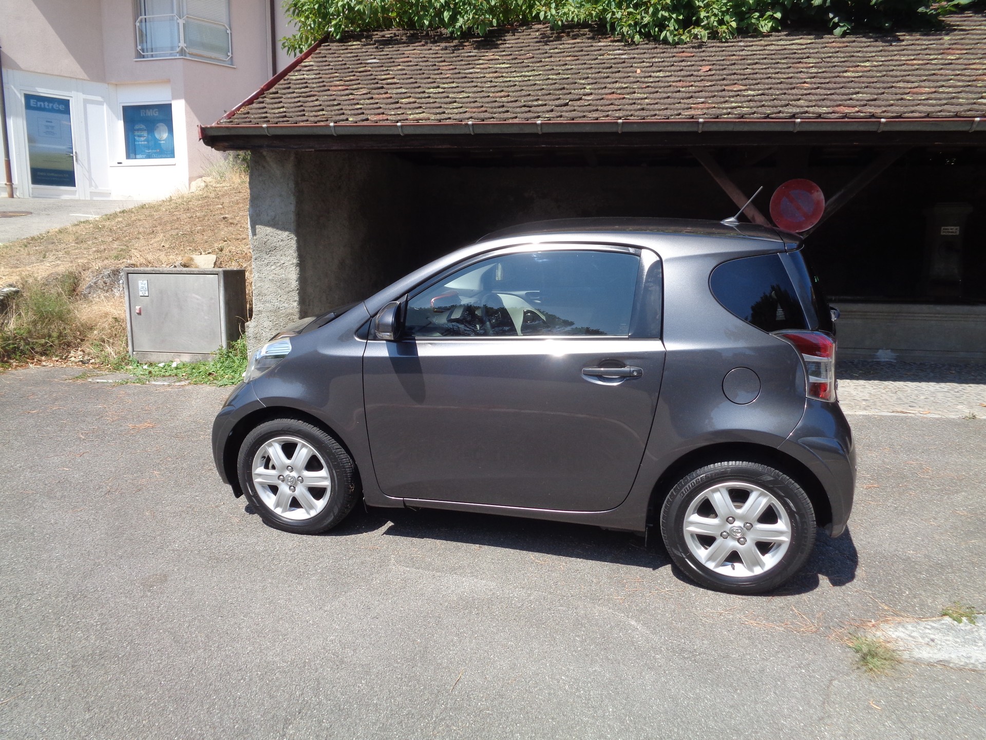 TOYOTA iQ 1.0 VVT-i Linea Luna Multidrive-image-3