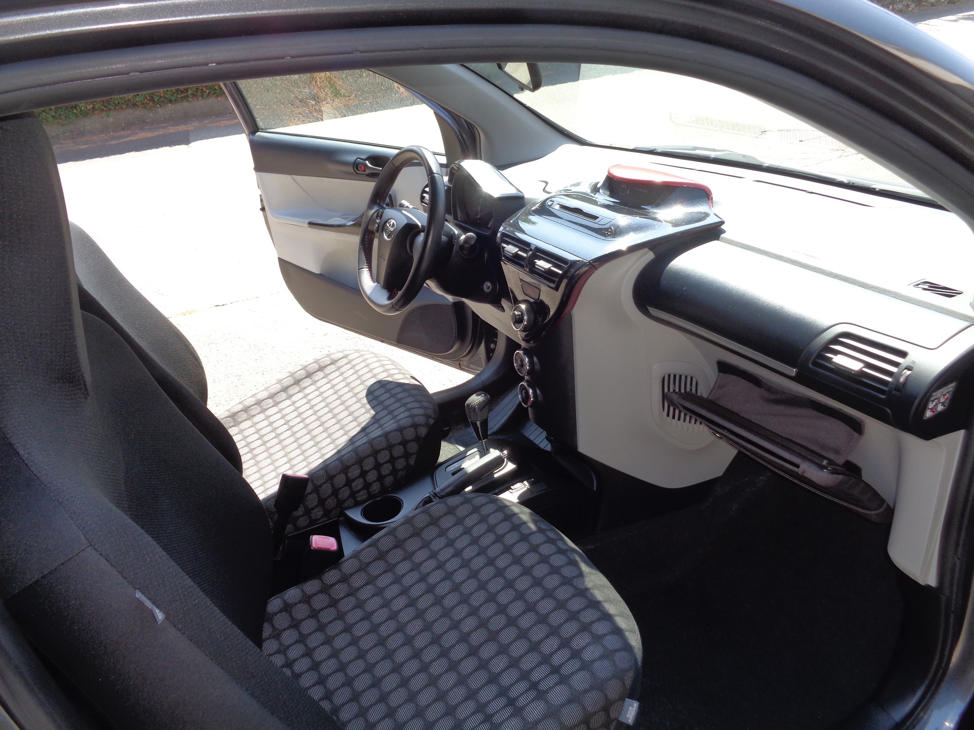 TOYOTA iQ 1.0 VVT-i Linea Luna Multidrive-image-14