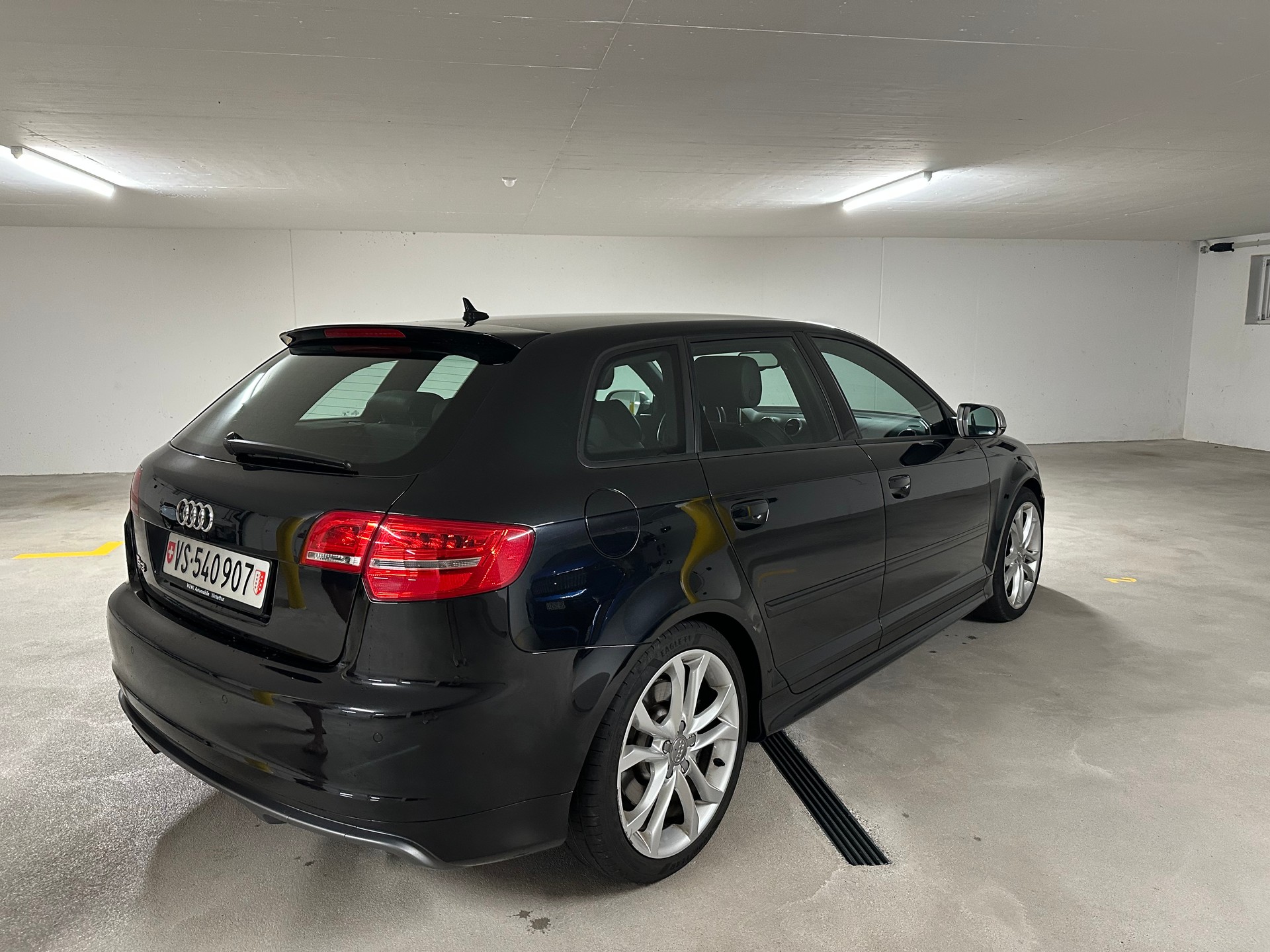 AUDI 2.0 T FSI quattro S-Tronic-image-2