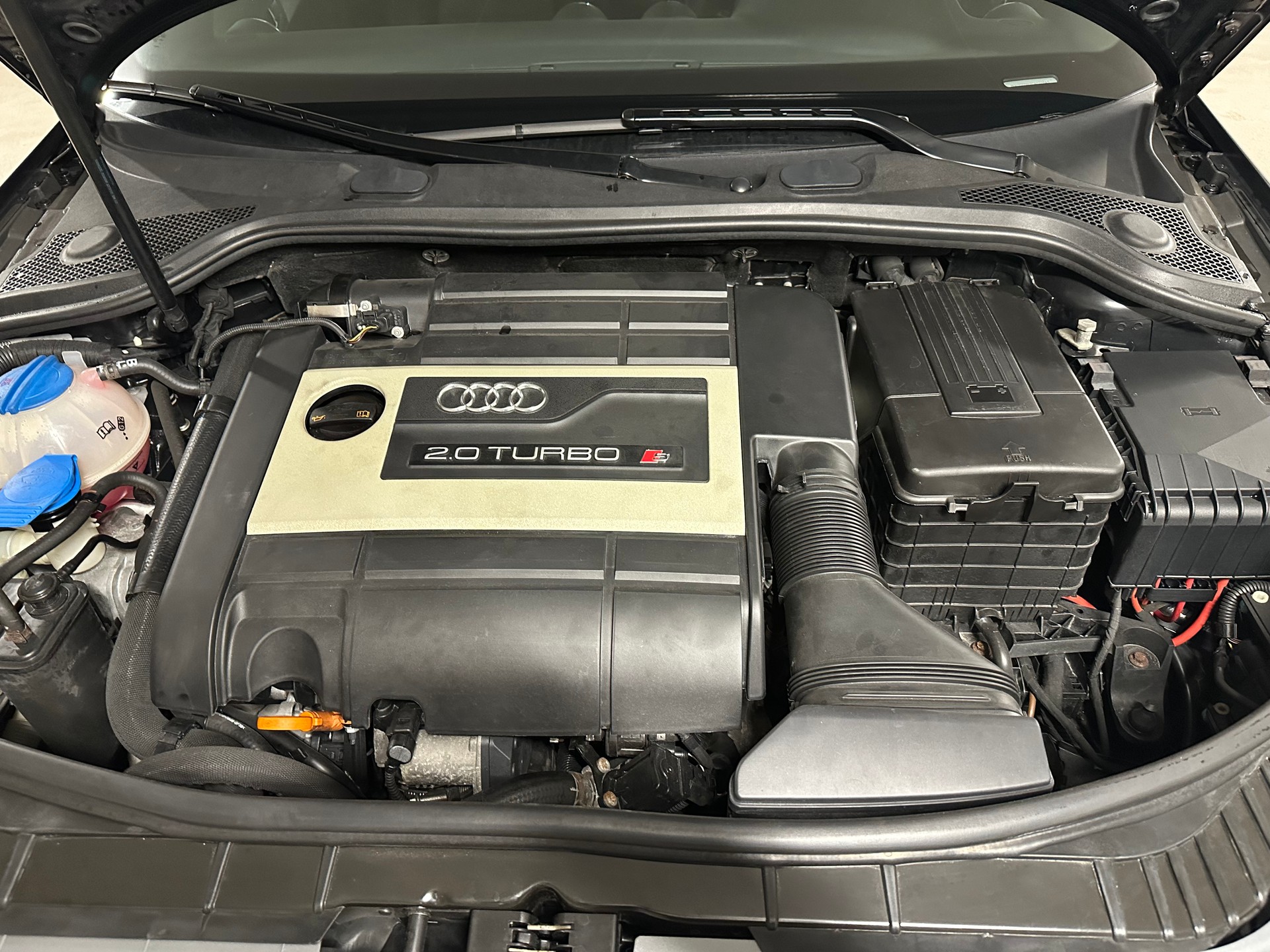 AUDI 2.0 T FSI quattro S-Tronic-image-3