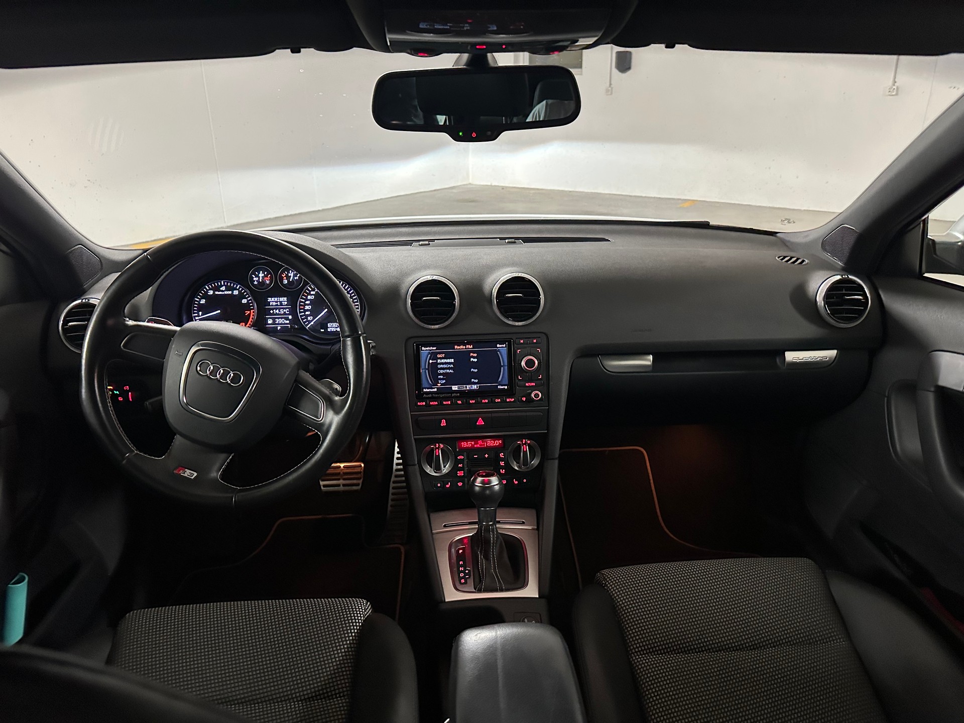 AUDI 2.0 T FSI quattro S-Tronic-image-1