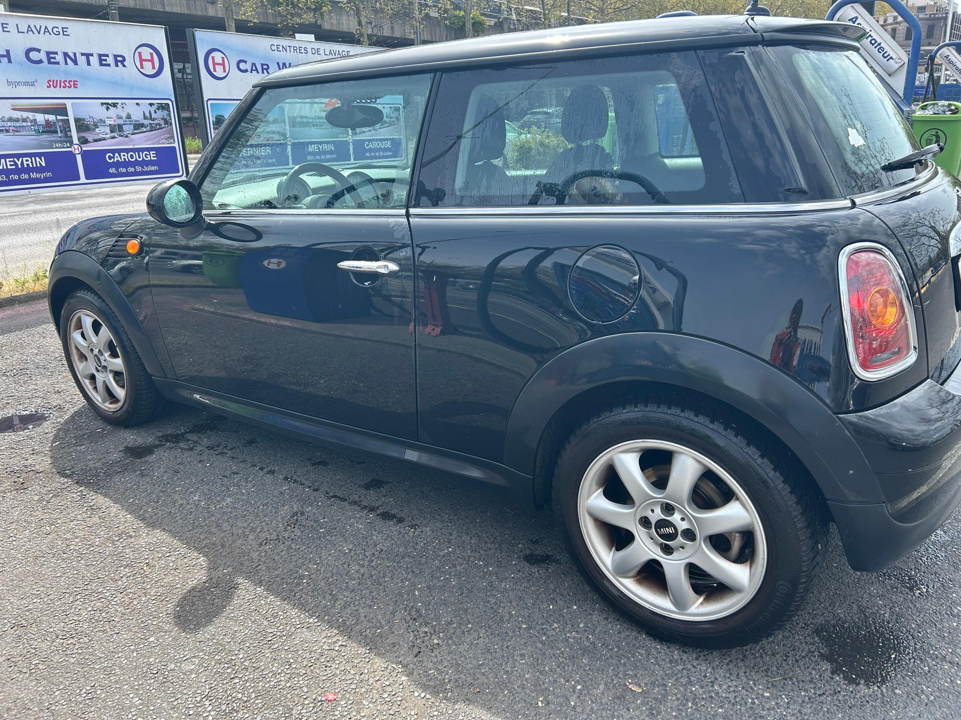 MINI 1.6i Cooper-image-4