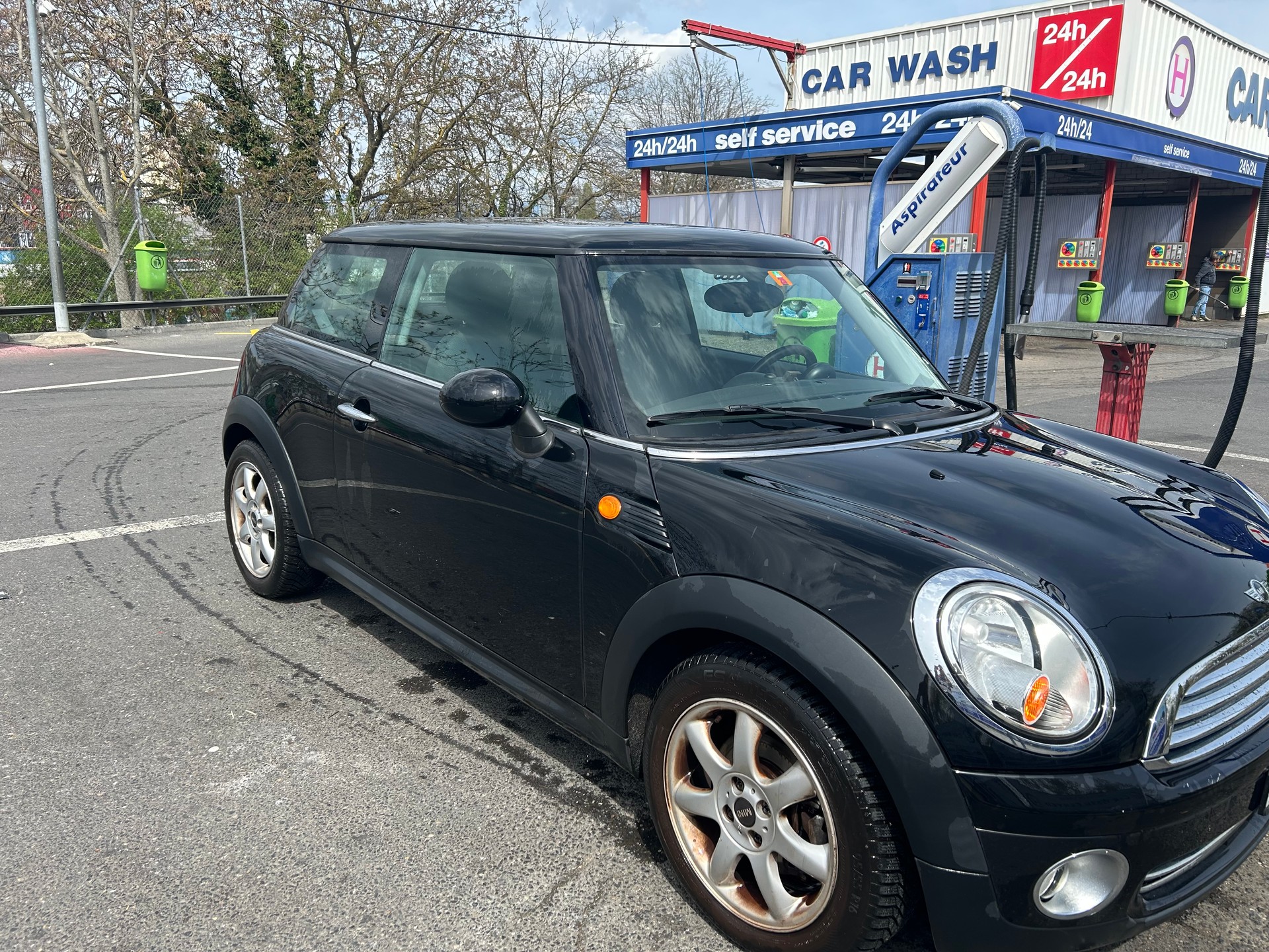 MINI 1.6i Cooper-image-3