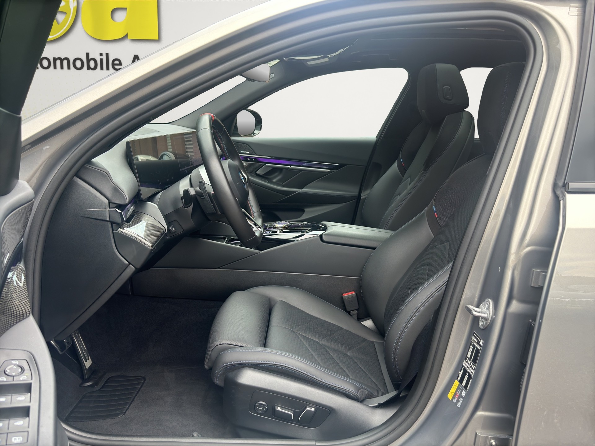 BMW i5 M60 xDrive (CH) LP: Fr. 150'670! AHK / Innovationspaket / Travel Paket / Comfort Paket-image-10
