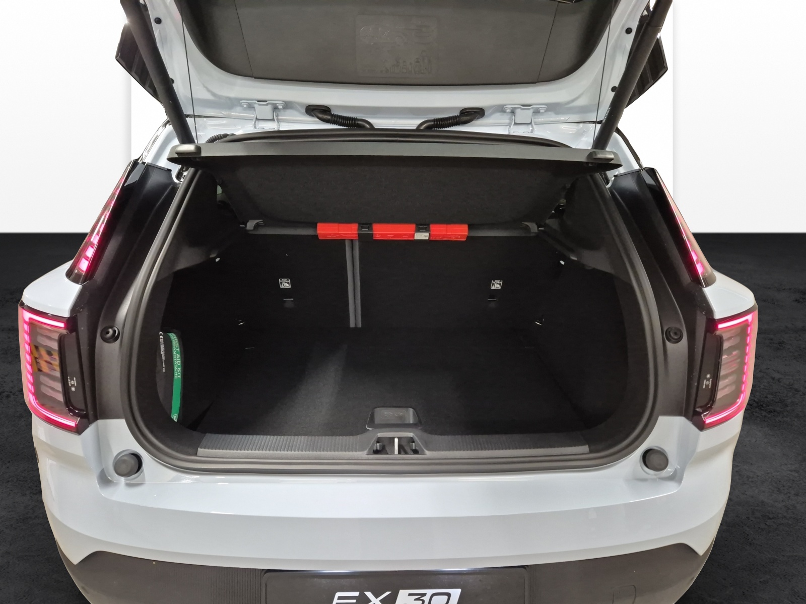 VOLVO EX30 CC P8 Plus AWD-image-18