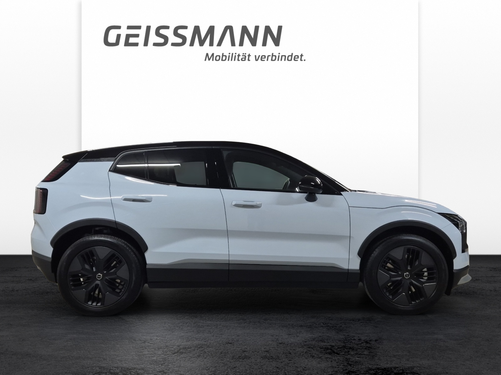 VOLVO EX30 CC P8 Plus AWD-showroom-element-3