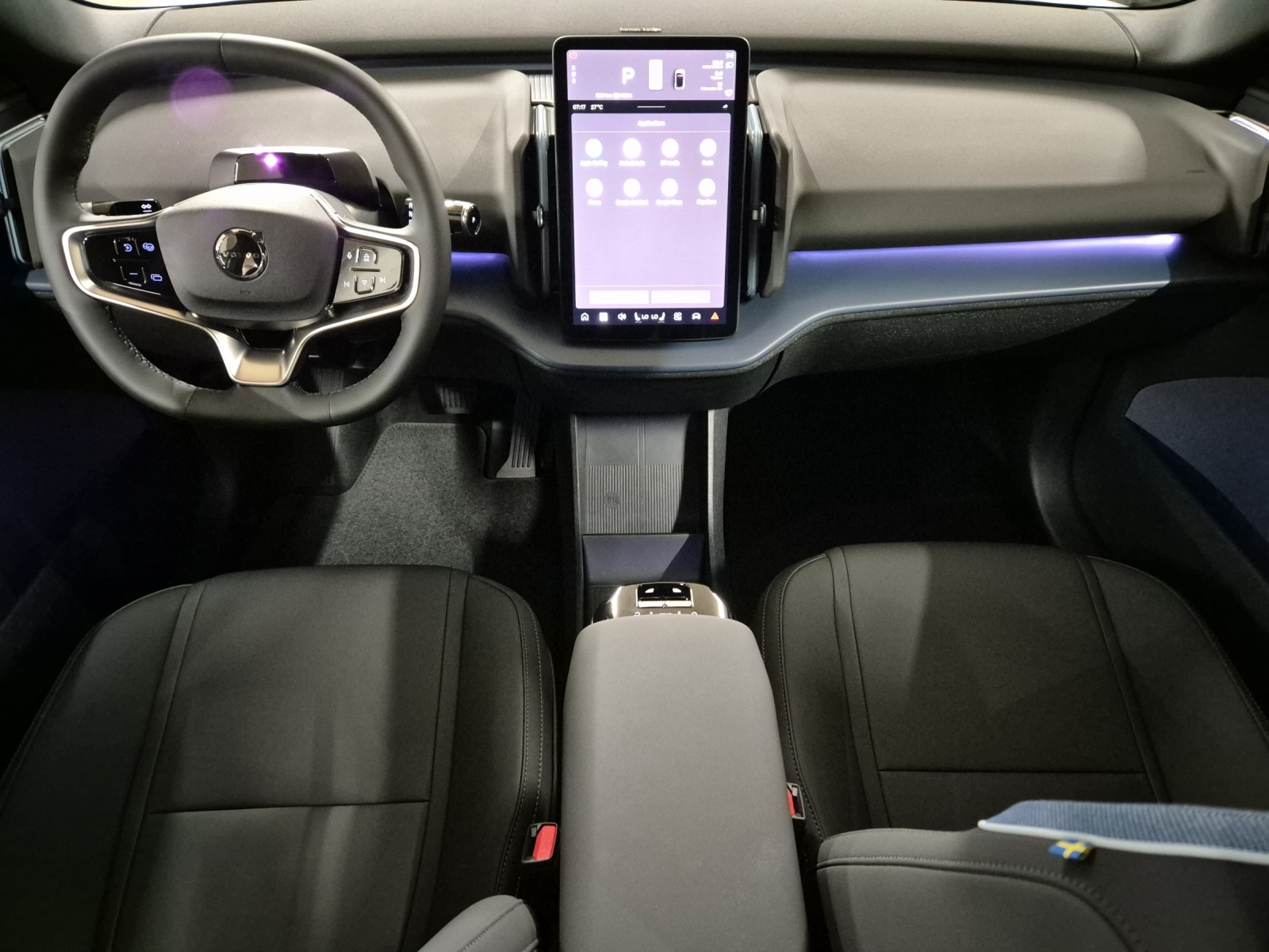 VOLVO EX30 CC P8 Plus AWD-image-9